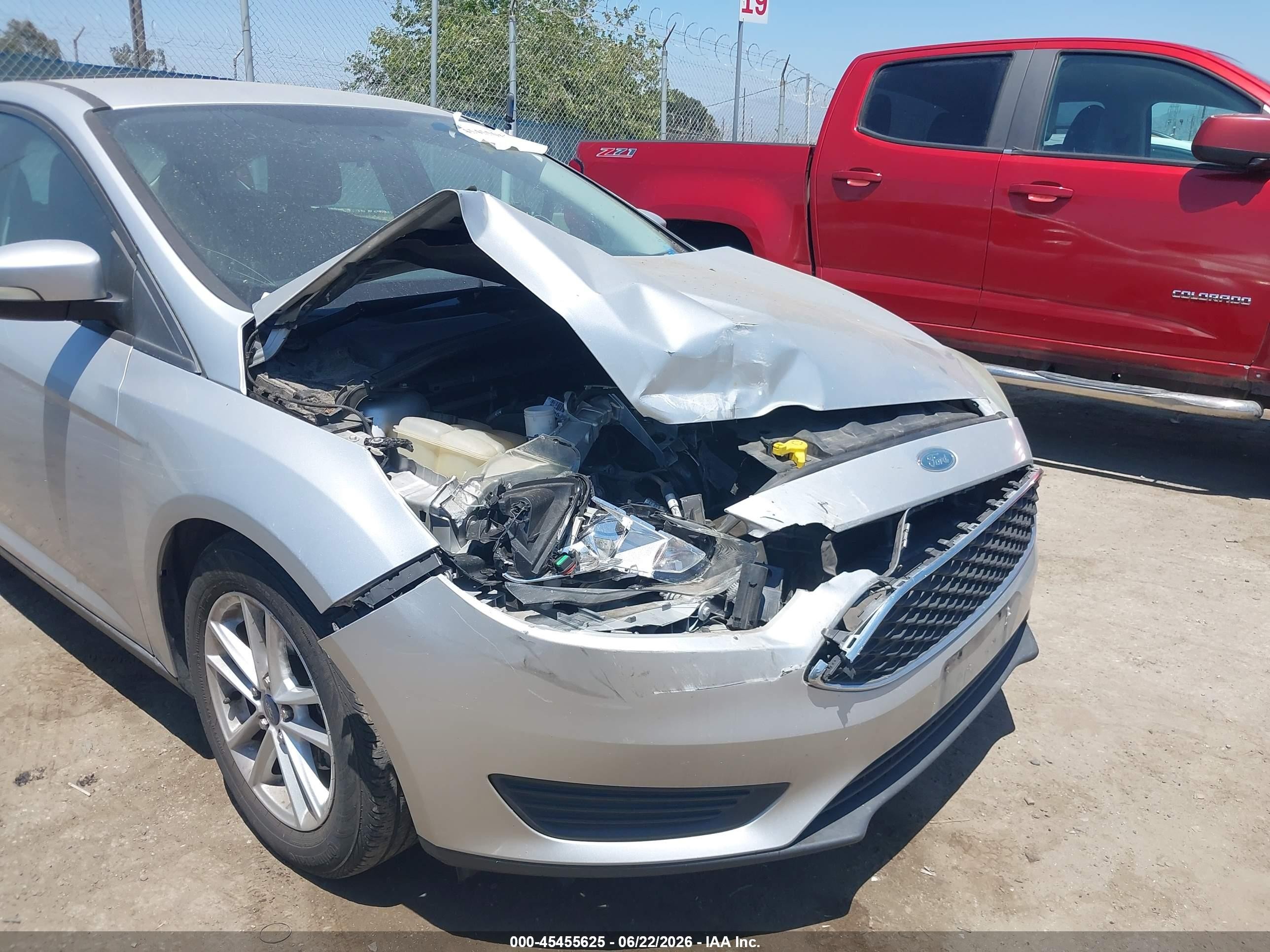 2015 Ford Focus Se Silver vin: 1FADP3K25FL281979