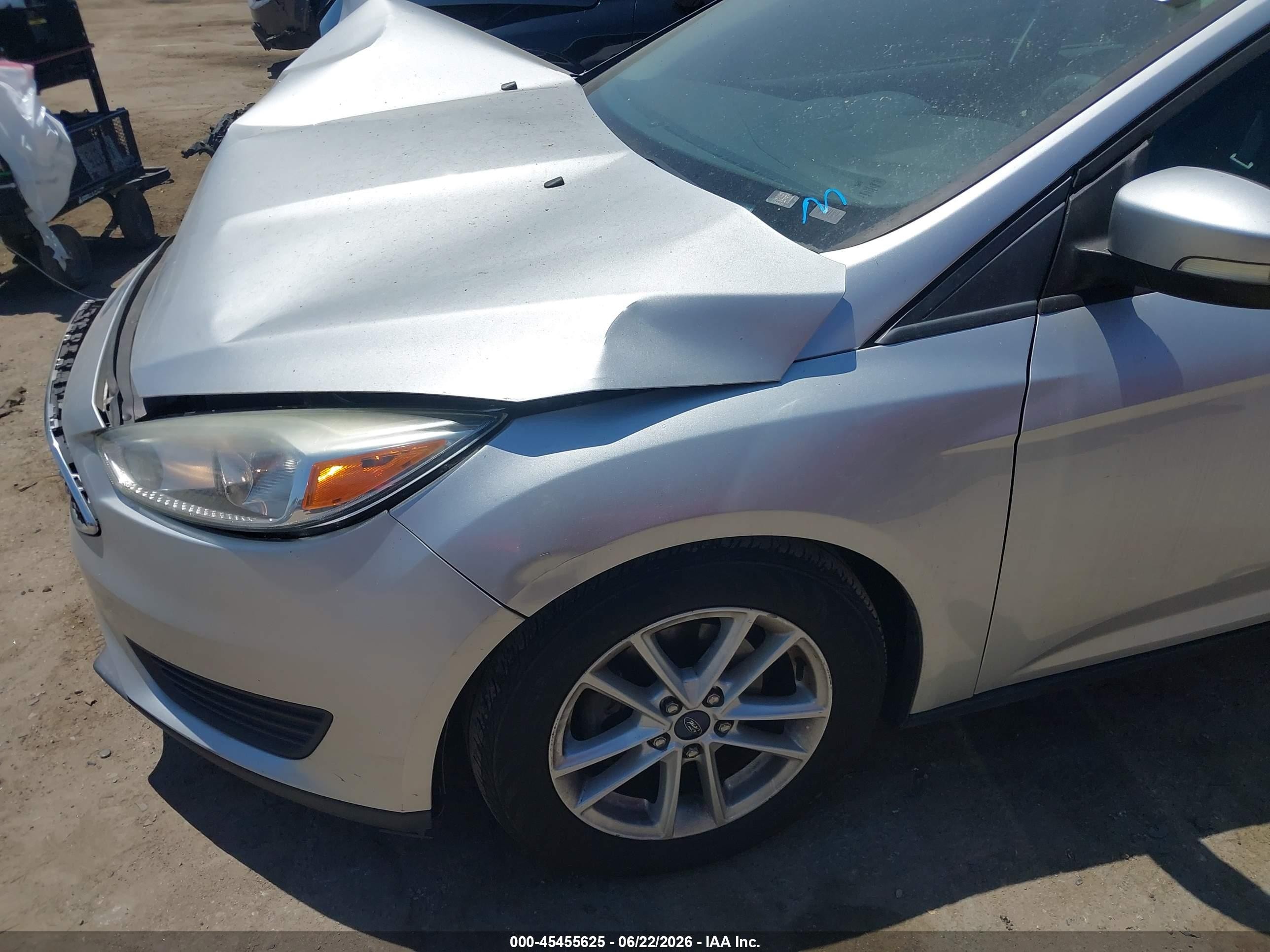 2015 Ford Focus Se Silver vin: 1FADP3K25FL281979