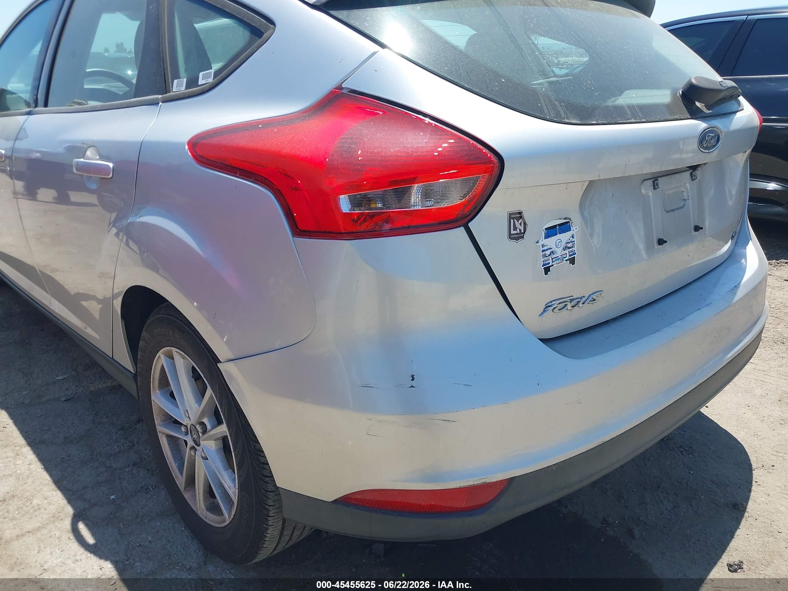 2015 Ford Focus Se Silver vin: 1FADP3K25FL281979