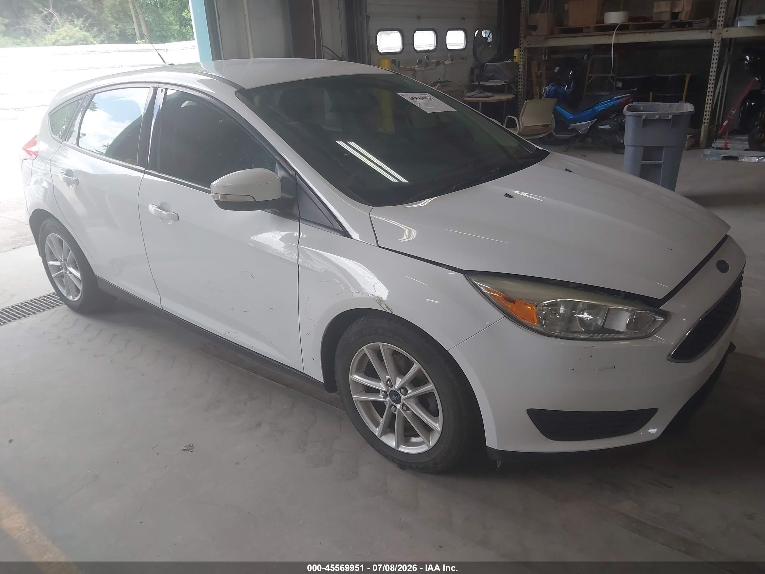 2015 Ford Focus Se White vin: 1FADP3K25FL295056