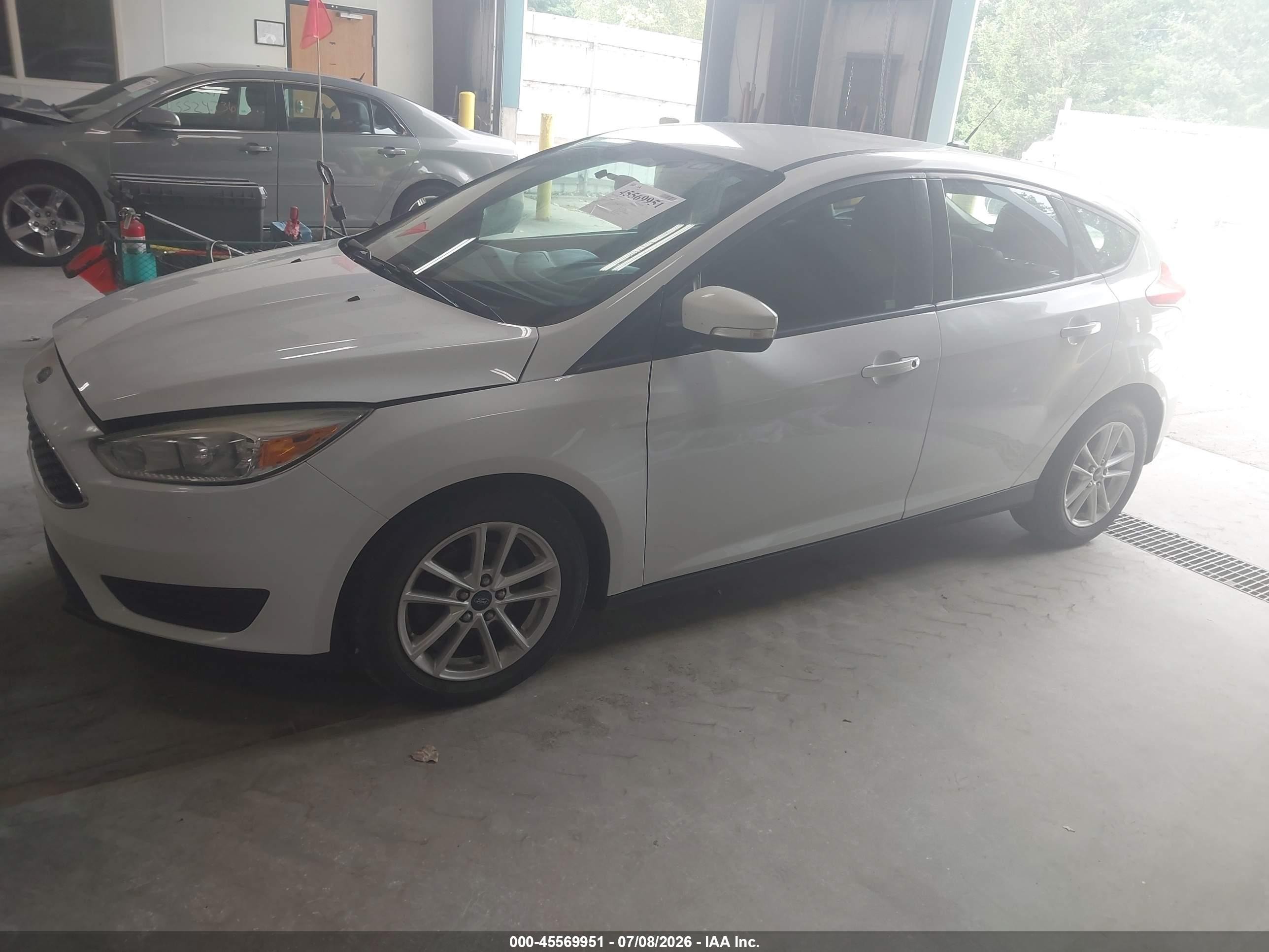 2015 Ford Focus Se White vin: 1FADP3K25FL295056