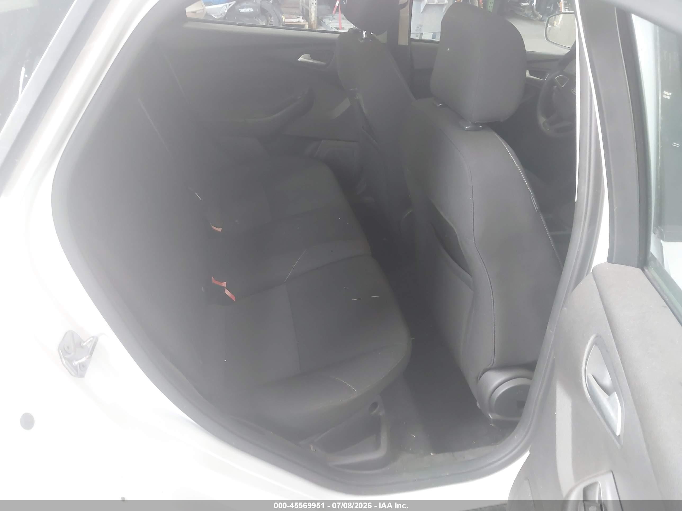 2015 Ford Focus Se White vin: 1FADP3K25FL295056