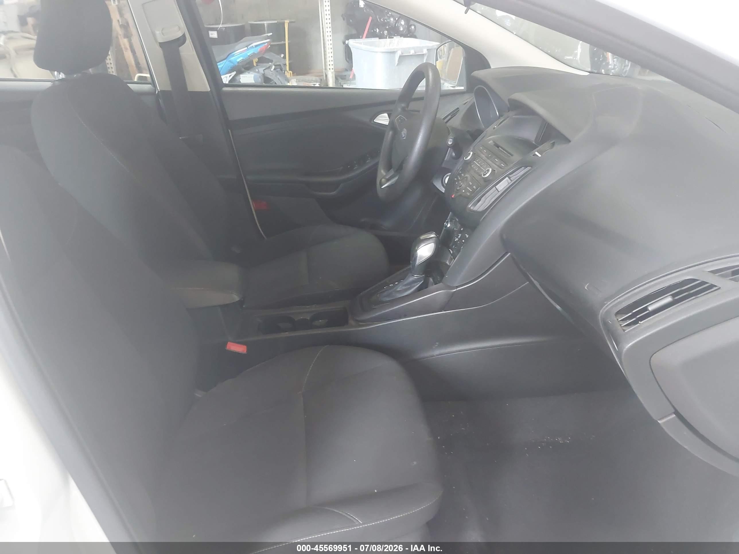 2015 Ford Focus Se White vin: 1FADP3K25FL295056