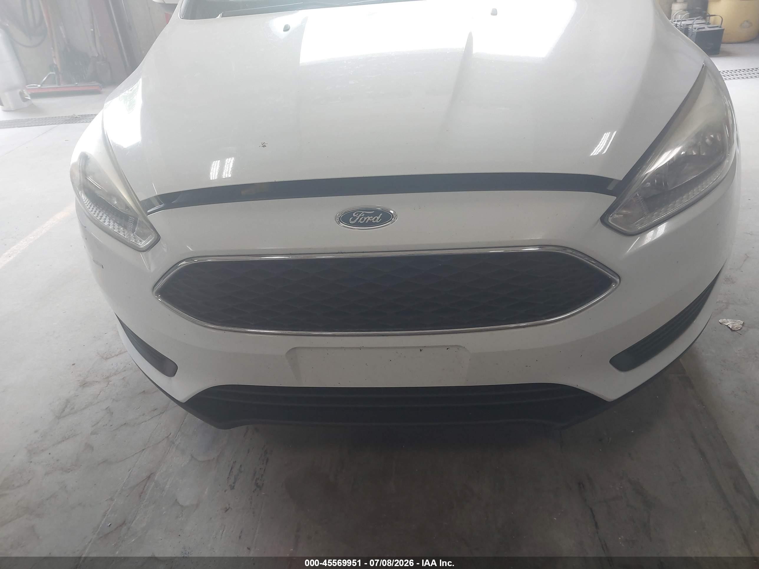 2015 Ford Focus Se White vin: 1FADP3K25FL295056