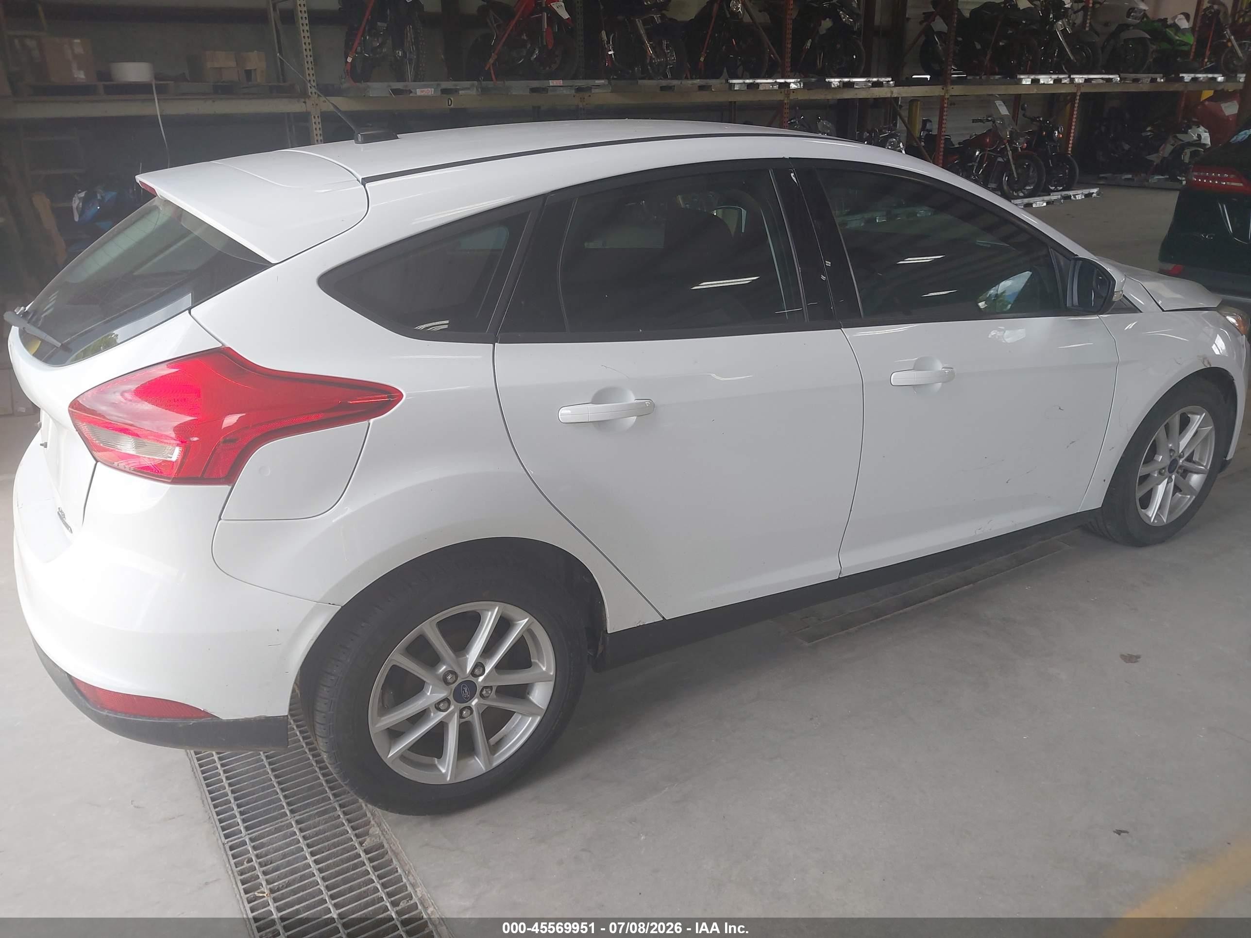 2015 Ford Focus Se White vin: 1FADP3K25FL295056