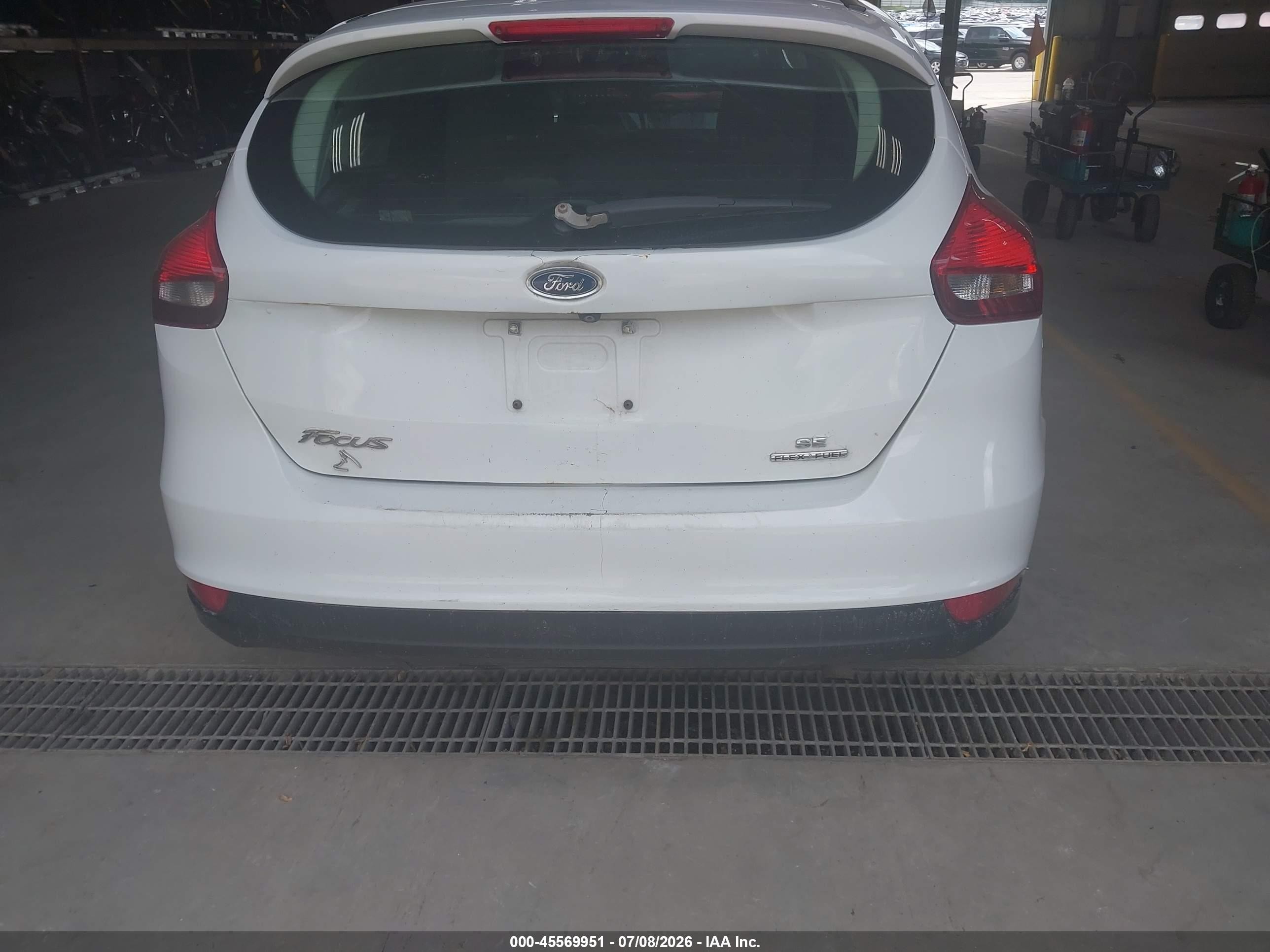2015 Ford Focus Se White vin: 1FADP3K25FL295056