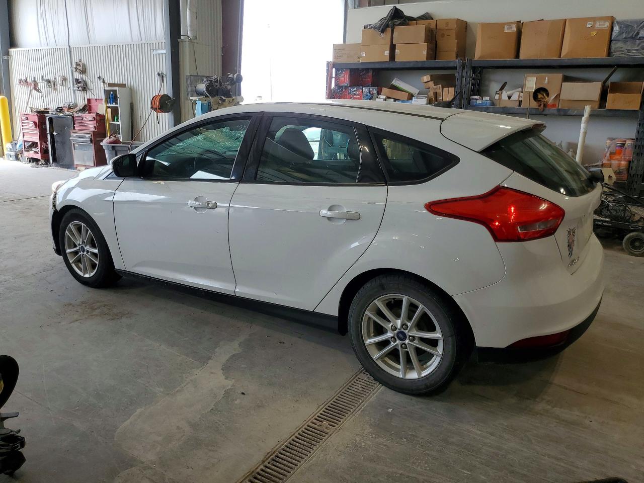 2015 Ford Focus Se White vin: 1FADP3K25FL301650