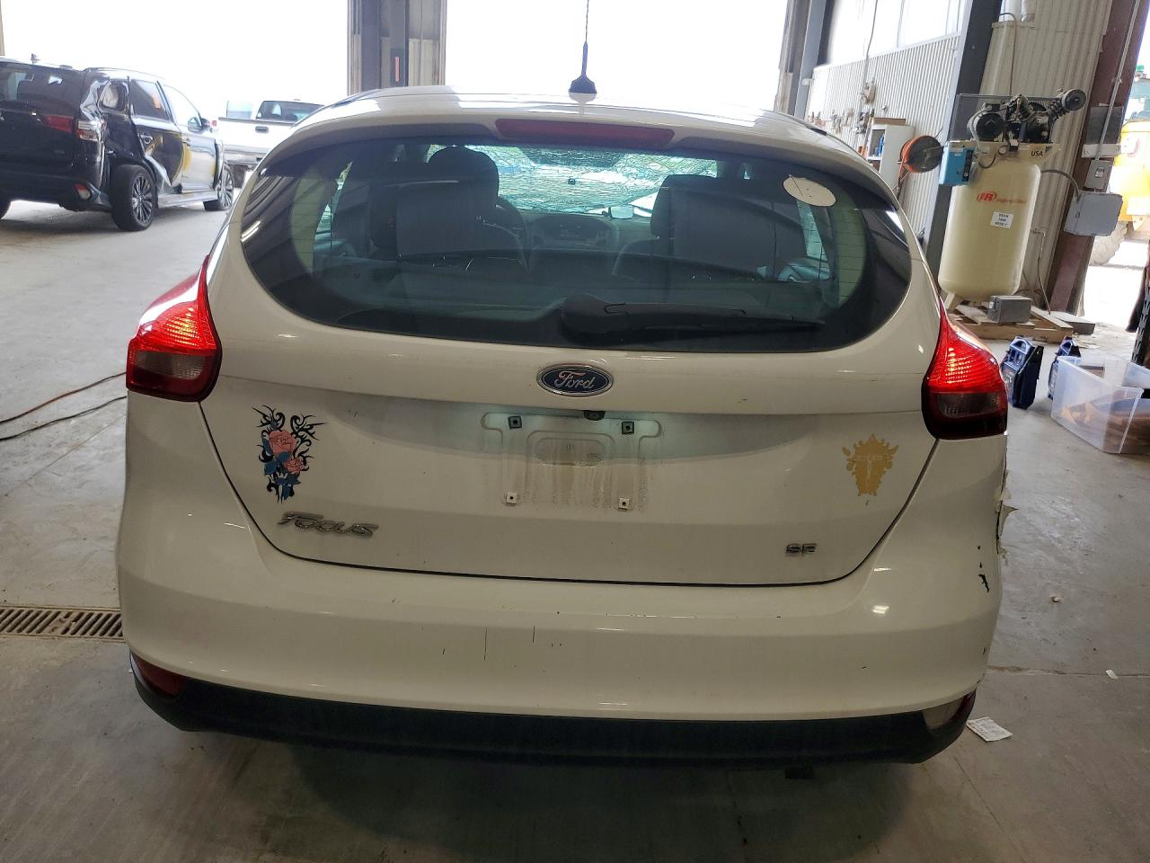 2015 Ford Focus Se White vin: 1FADP3K25FL301650