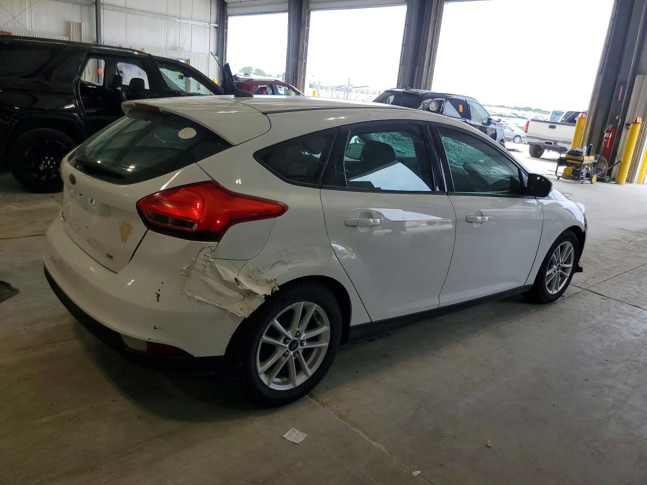 2015 Ford Focus Se White vin: 1FADP3K25FL301650