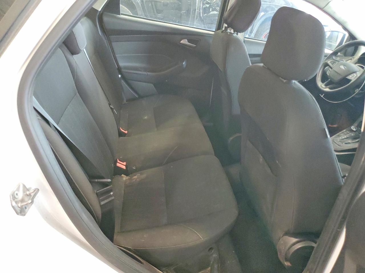 2015 Ford Focus Se White vin: 1FADP3K25FL301650