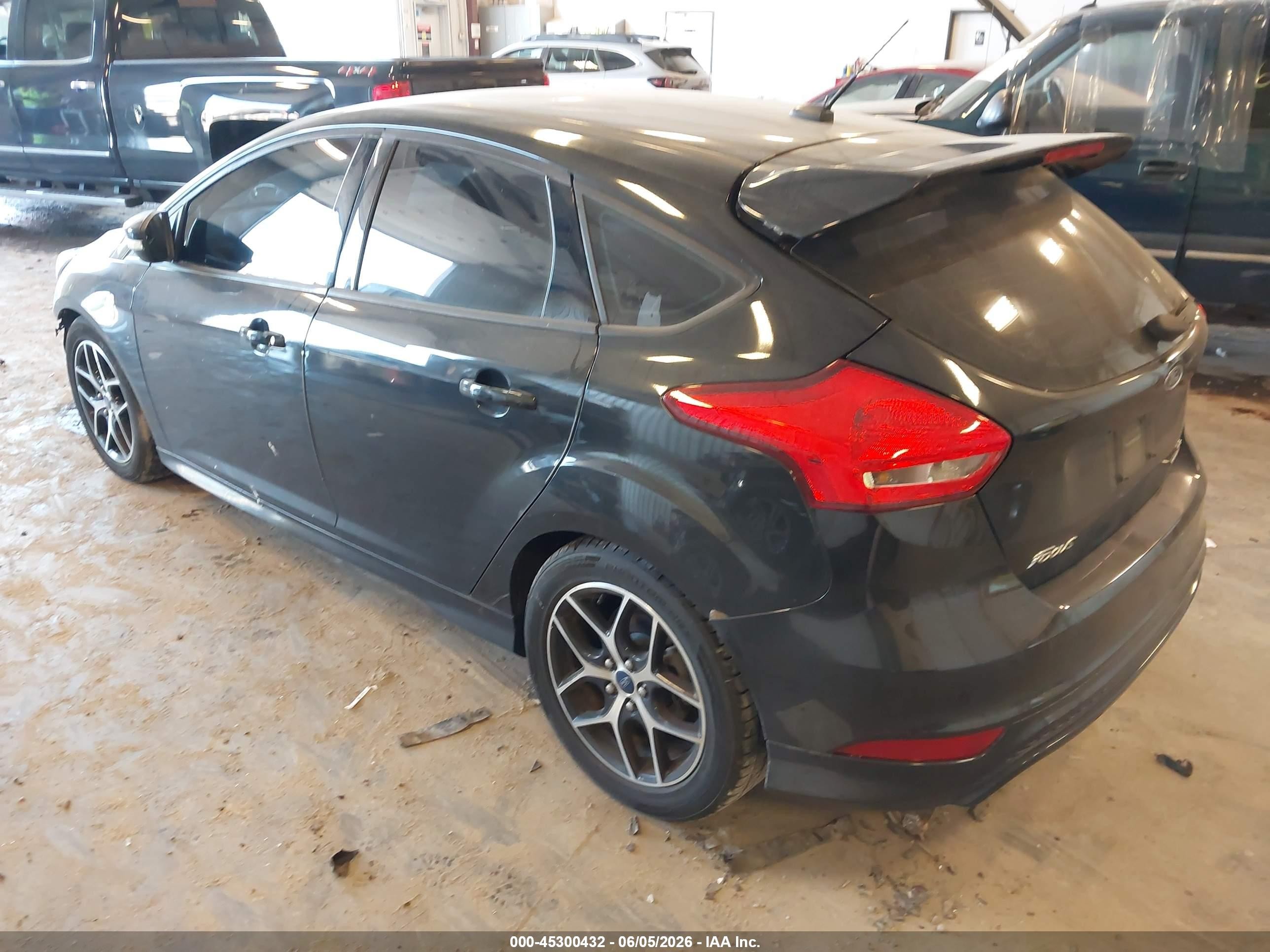 2015 Ford Focus Se Black vin: 1FADP3K25FL304516