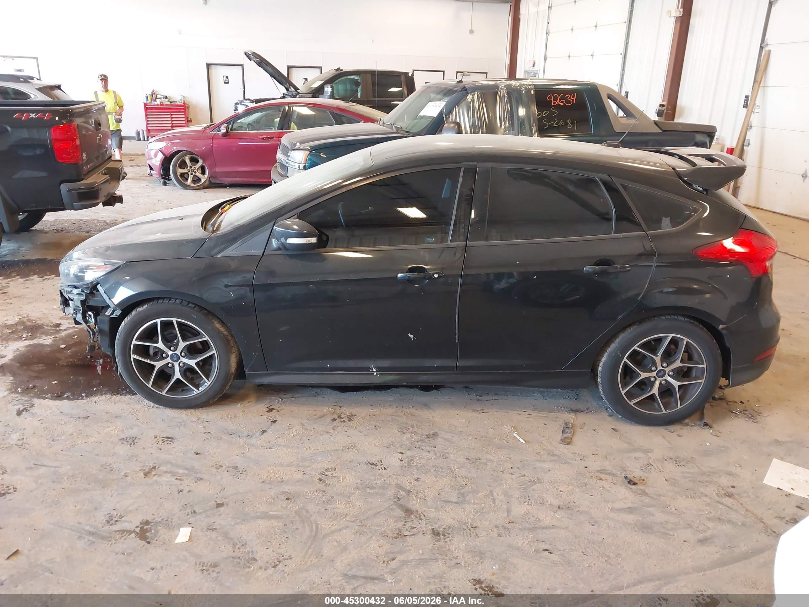 2015 Ford Focus Se Black vin: 1FADP3K25FL304516