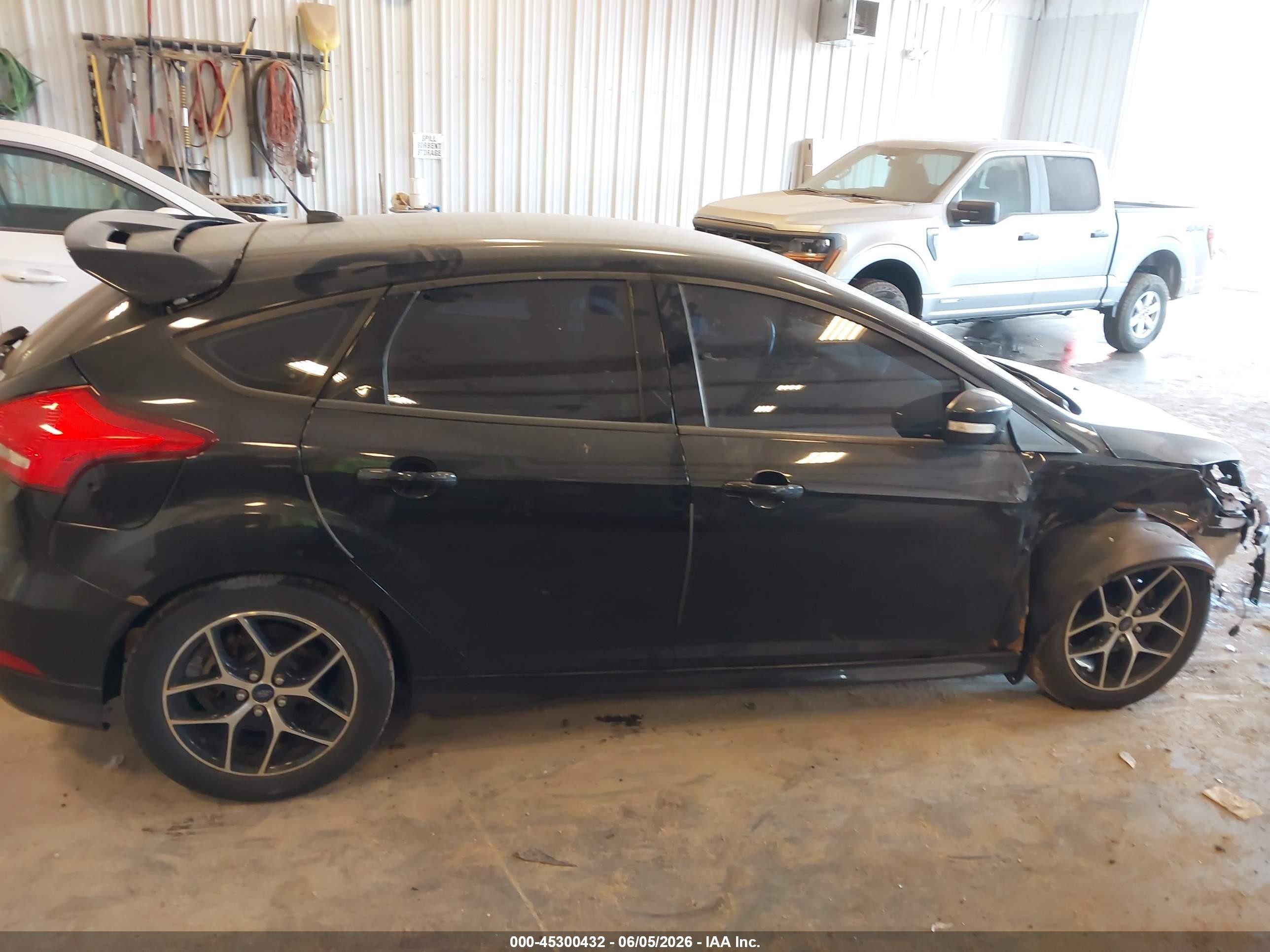 2015 Ford Focus Se Black vin: 1FADP3K25FL304516