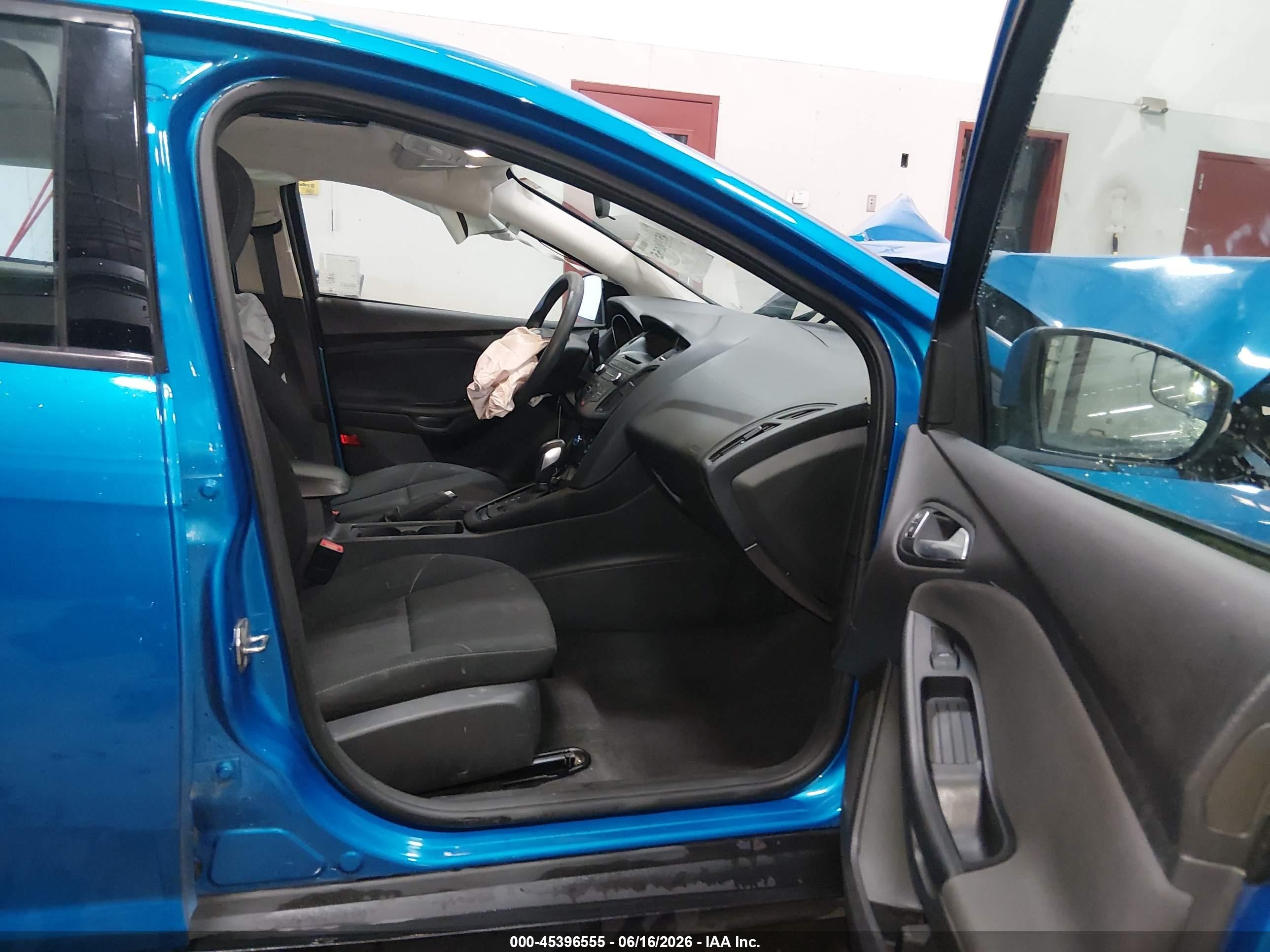 2015 Ford Focus Se Blue vin: 1FADP3K25FL310669