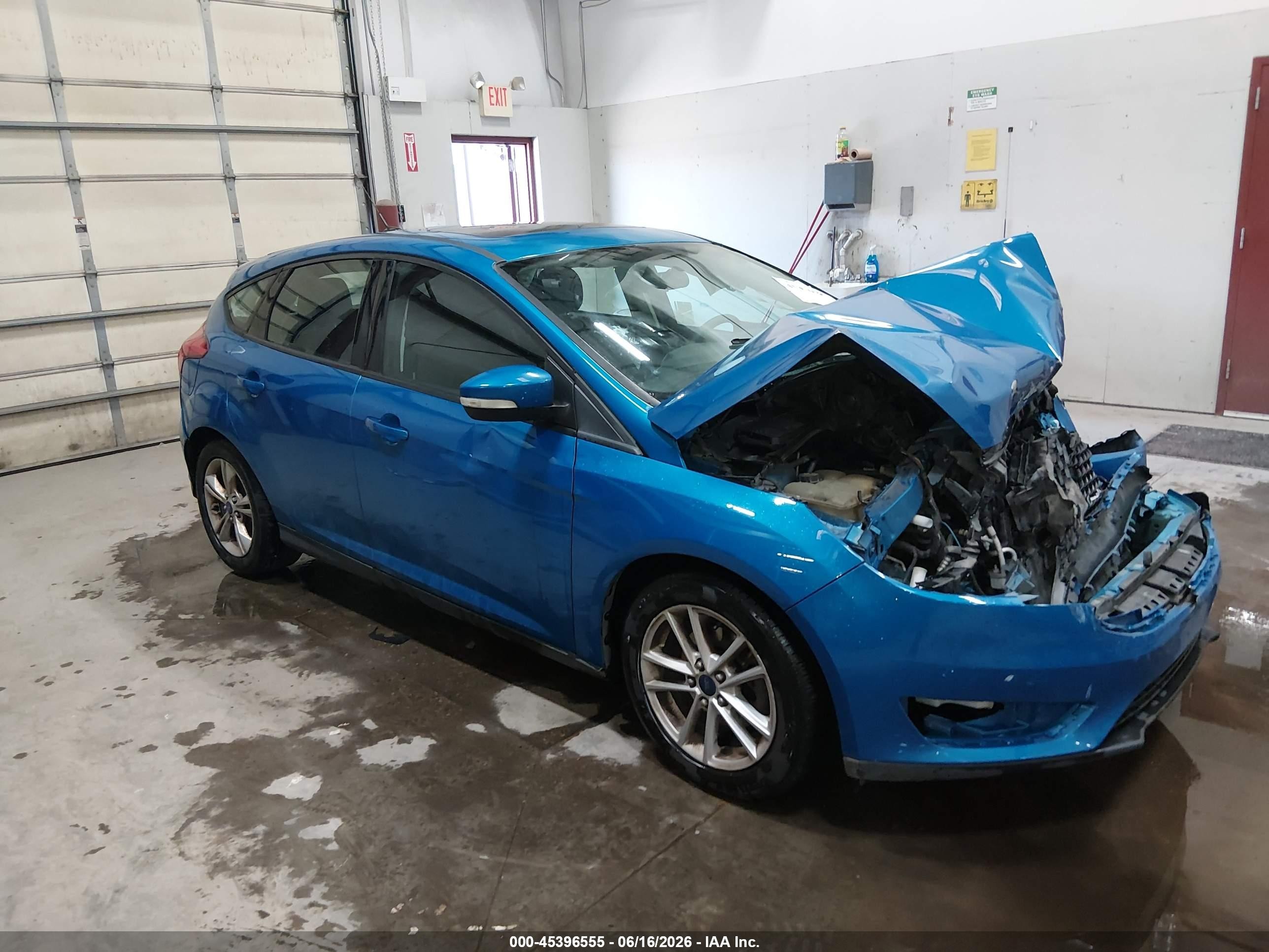 2015 Ford Focus Se Blue vin: 1FADP3K25FL310669