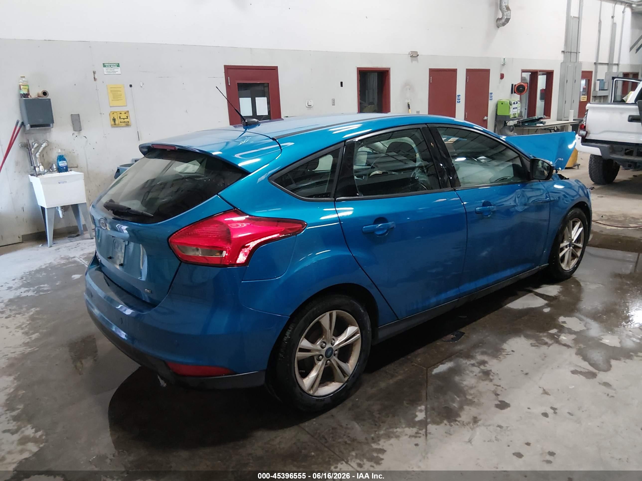2015 Ford Focus Se Blue vin: 1FADP3K25FL310669
