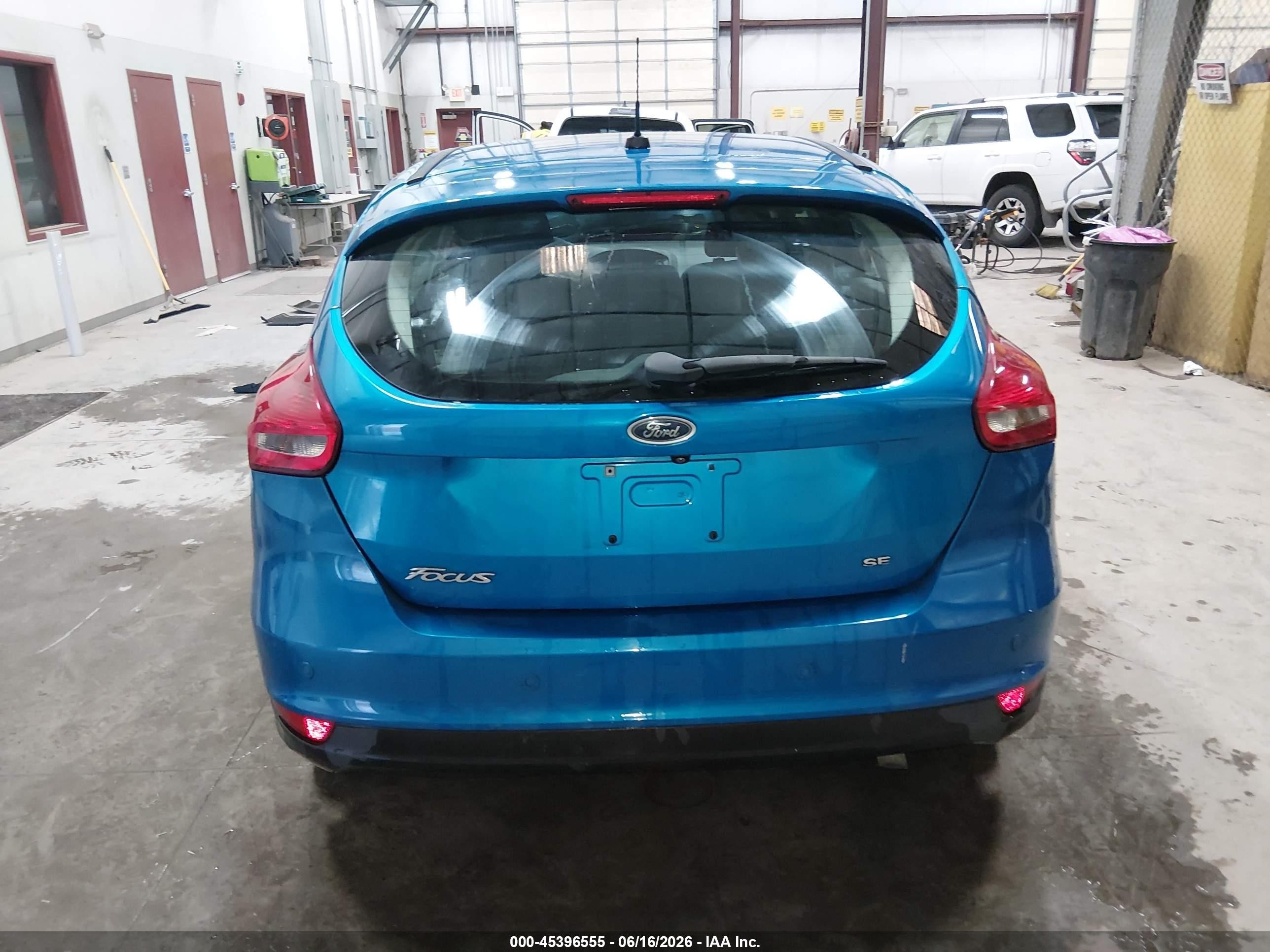 2015 Ford Focus Se Blue vin: 1FADP3K25FL310669