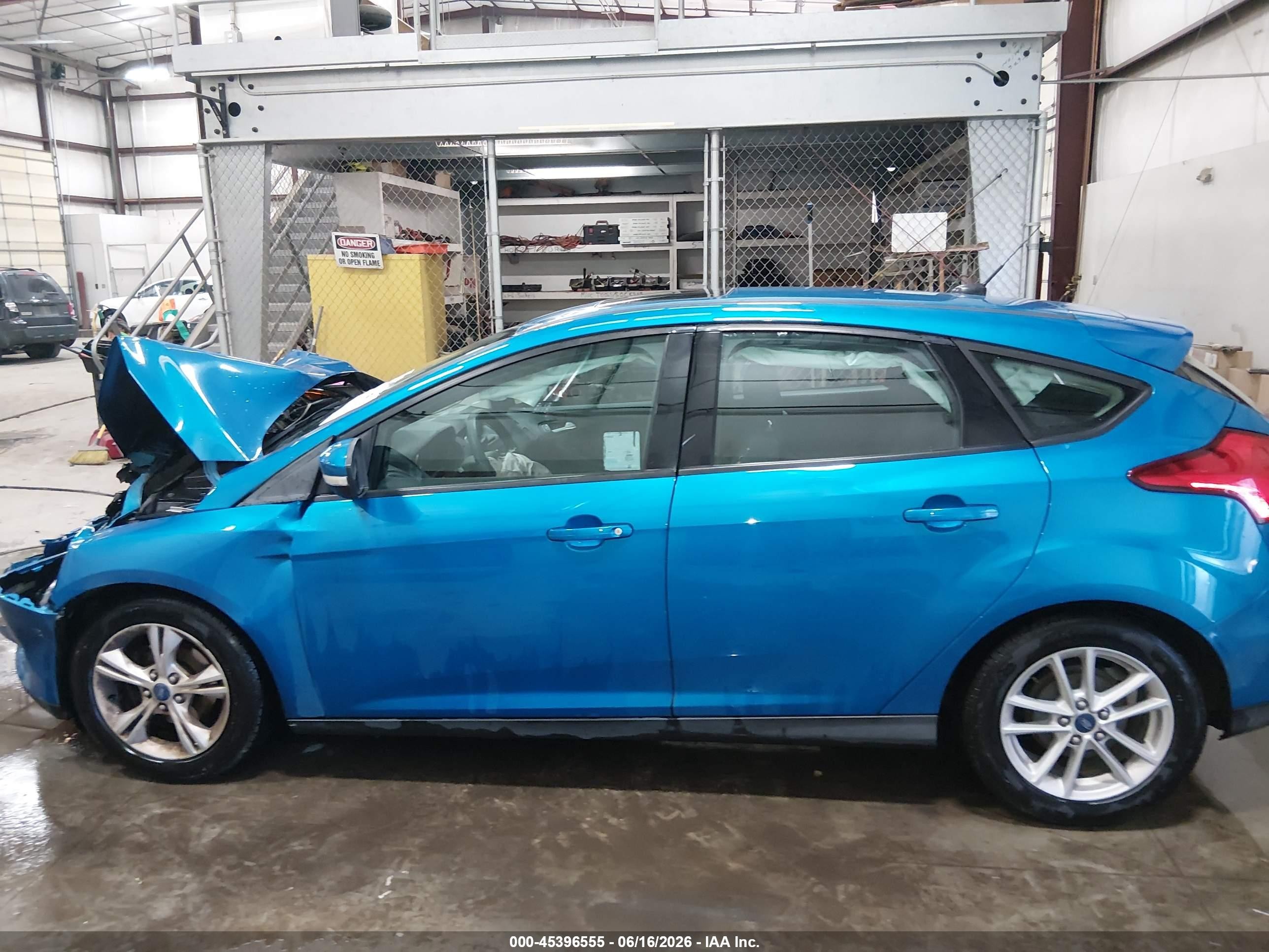 2015 Ford Focus Se Blue vin: 1FADP3K25FL310669