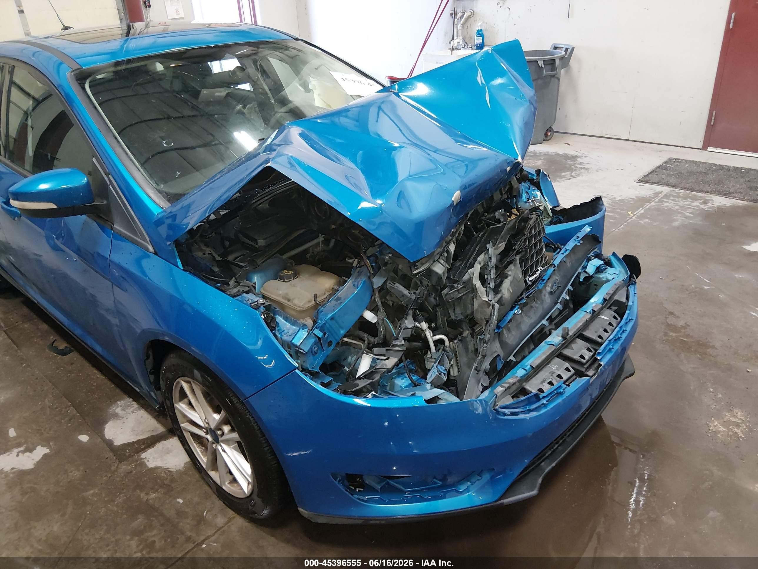 2015 Ford Focus Se Blue vin: 1FADP3K25FL310669