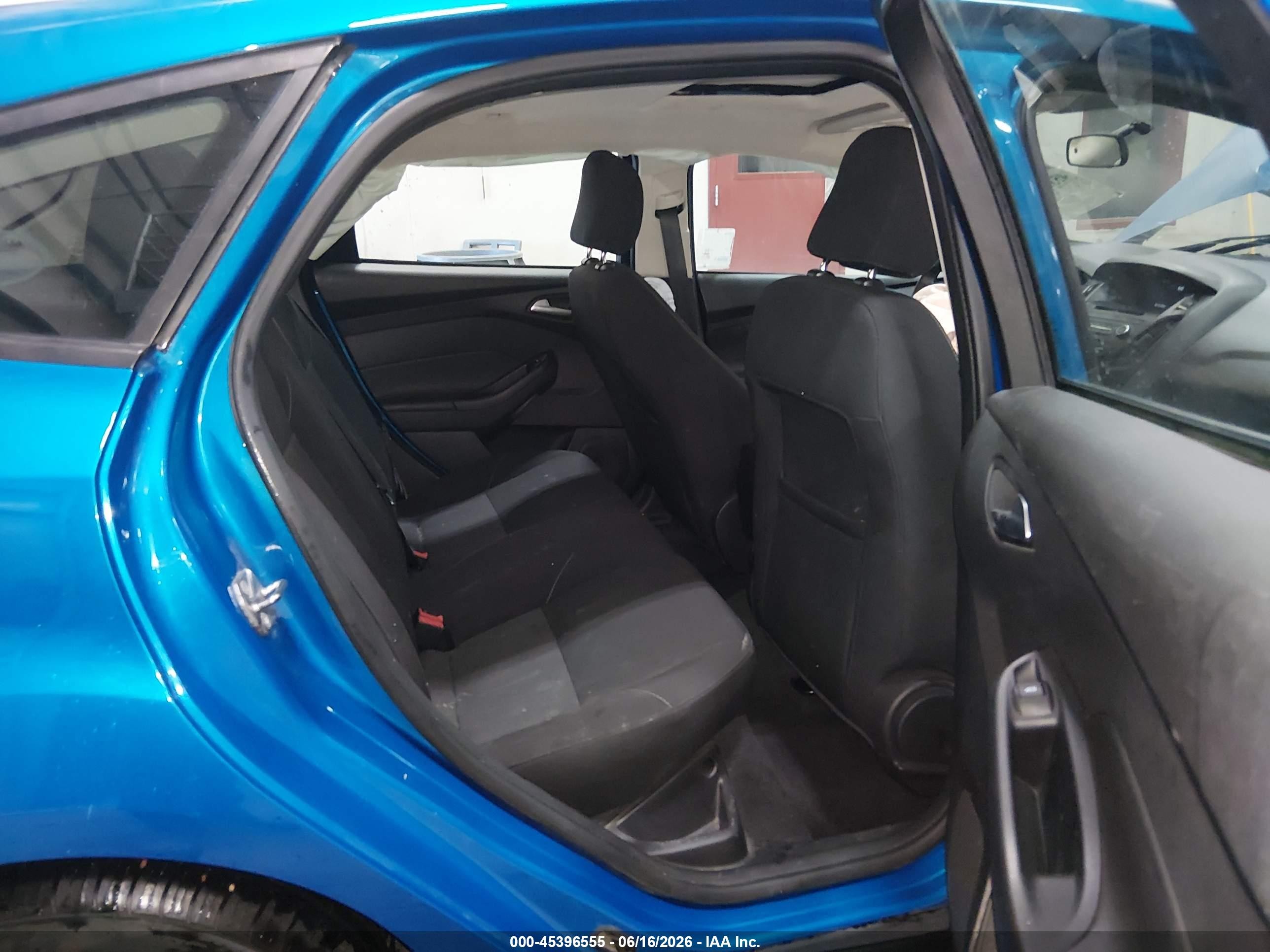 2015 Ford Focus Se Blue vin: 1FADP3K25FL310669
