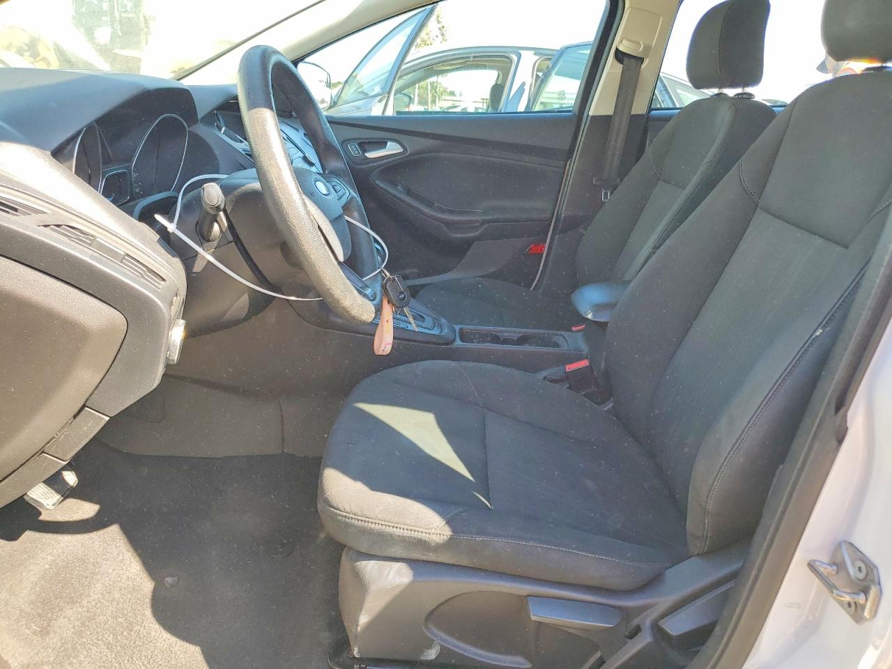 2015 Ford Focus Se White vin: 1FADP3K25FL316214