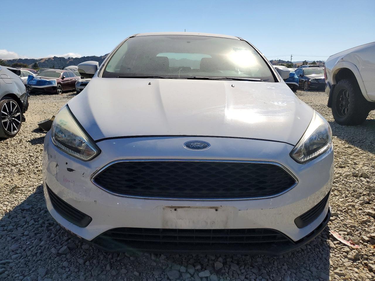 2015 Ford Focus Se White vin: 1FADP3K25FL316214