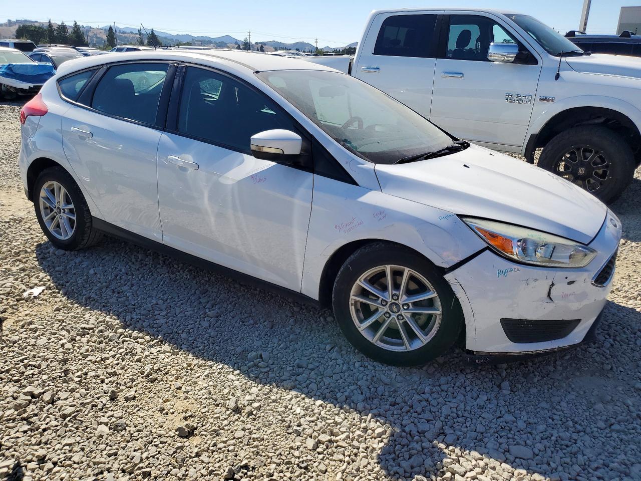 2015 Ford Focus Se White vin: 1FADP3K25FL316214