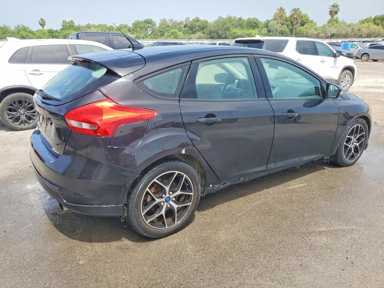 2015 Ford Focus Se Черный vin: 1FADP3K25FL340514