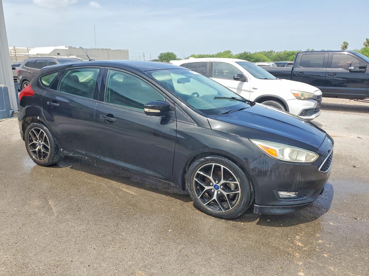 2015 Ford Focus Se Черный vin: 1FADP3K25FL340514