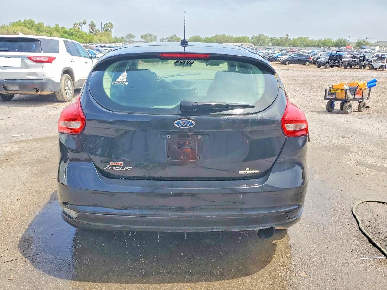 2015 Ford Focus Se Черный vin: 1FADP3K25FL340514