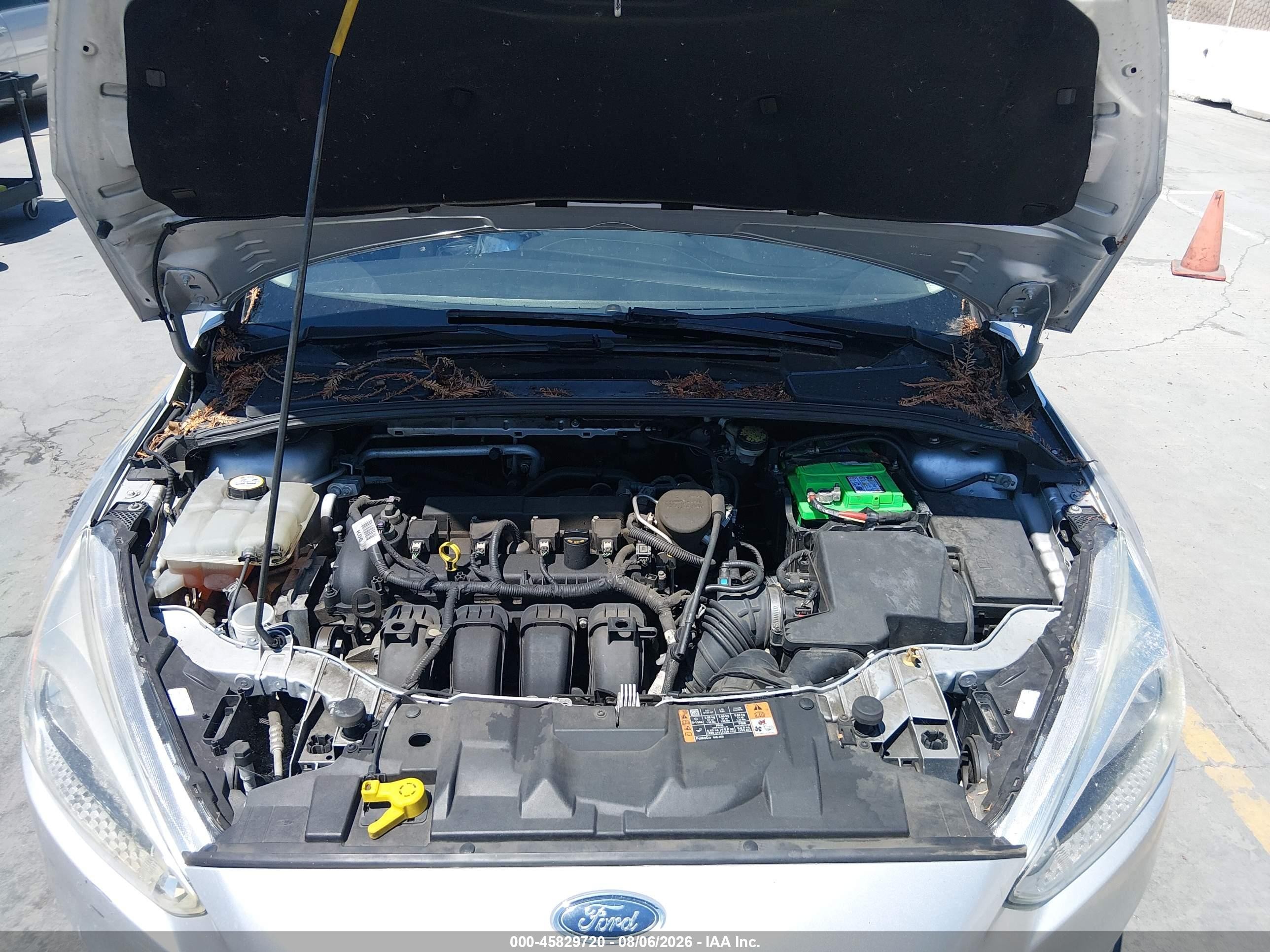 2015 Ford Focus Se Серебряный vin: 1FADP3K25FL358365