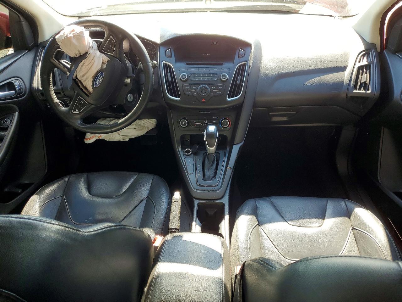 2015 Ford Focus Se Красный vin: 1FADP3K25FL365008