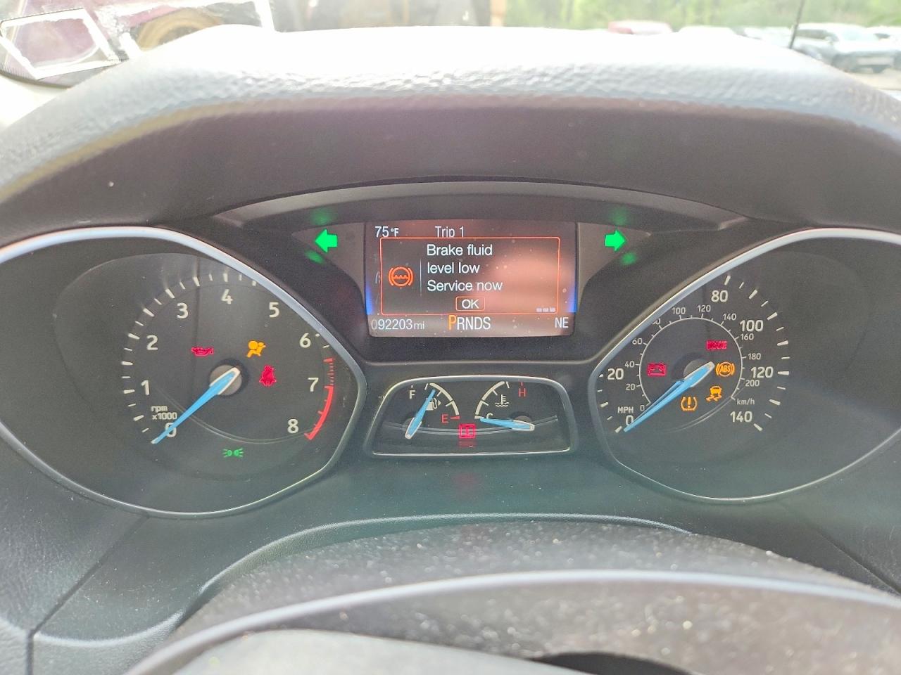2015 Ford Focus Se Красный vin: 1FADP3K25FL365008
