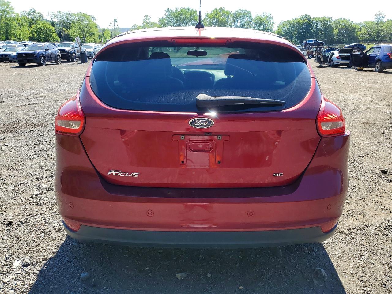 2015 Ford Focus Se Красный vin: 1FADP3K25FL365008