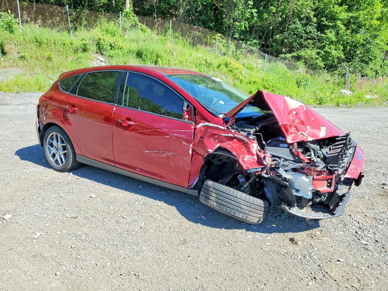 2015 Ford Focus Se Красный vin: 1FADP3K25FL365008