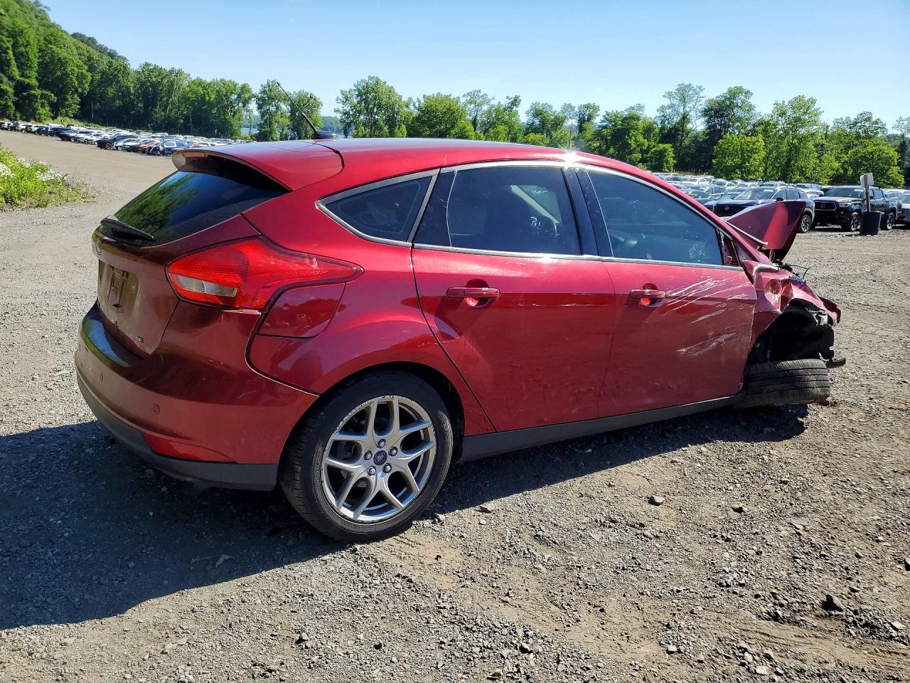 2015 Ford Focus Se Красный vin: 1FADP3K25FL365008