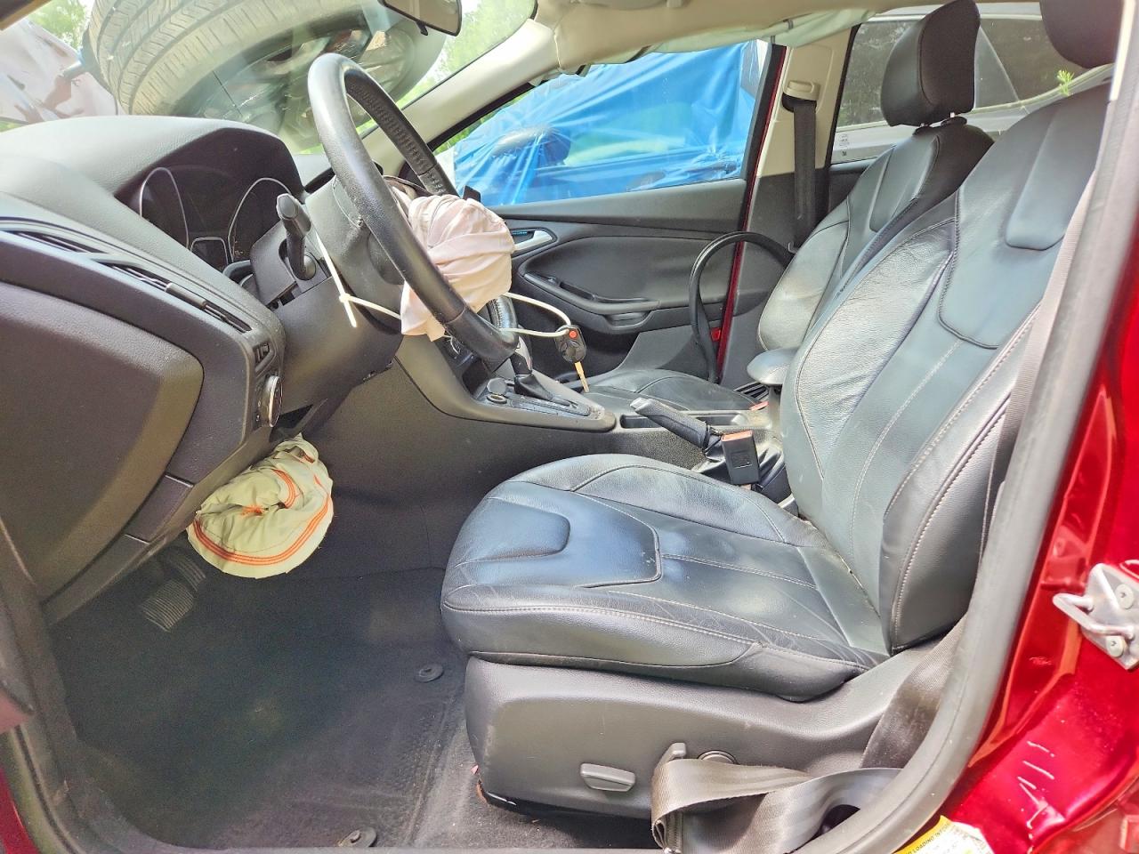 2015 Ford Focus Se Красный vin: 1FADP3K25FL365008