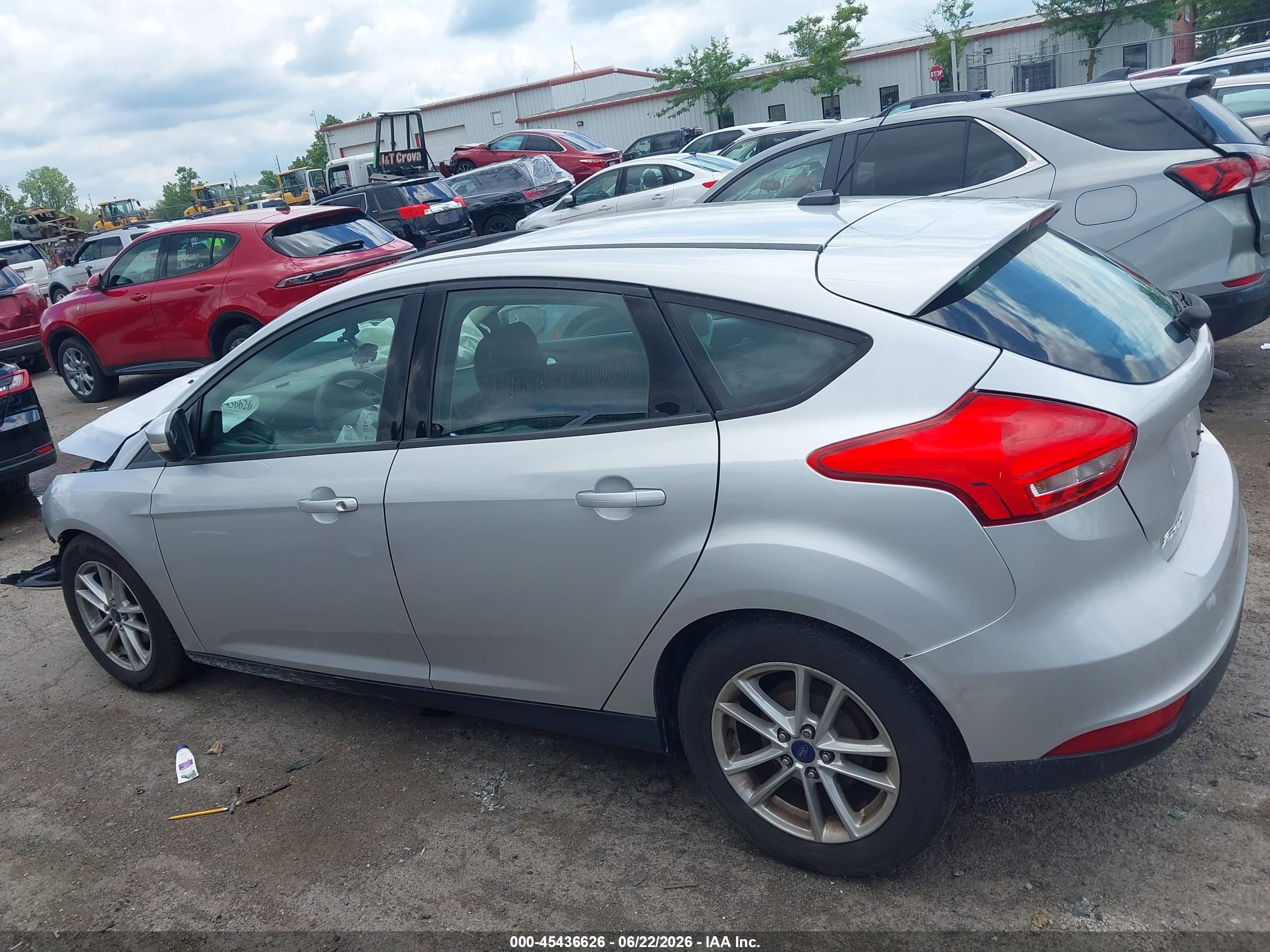 2015 Ford Focus Se Silver vin: 1FADP3K25FL374212