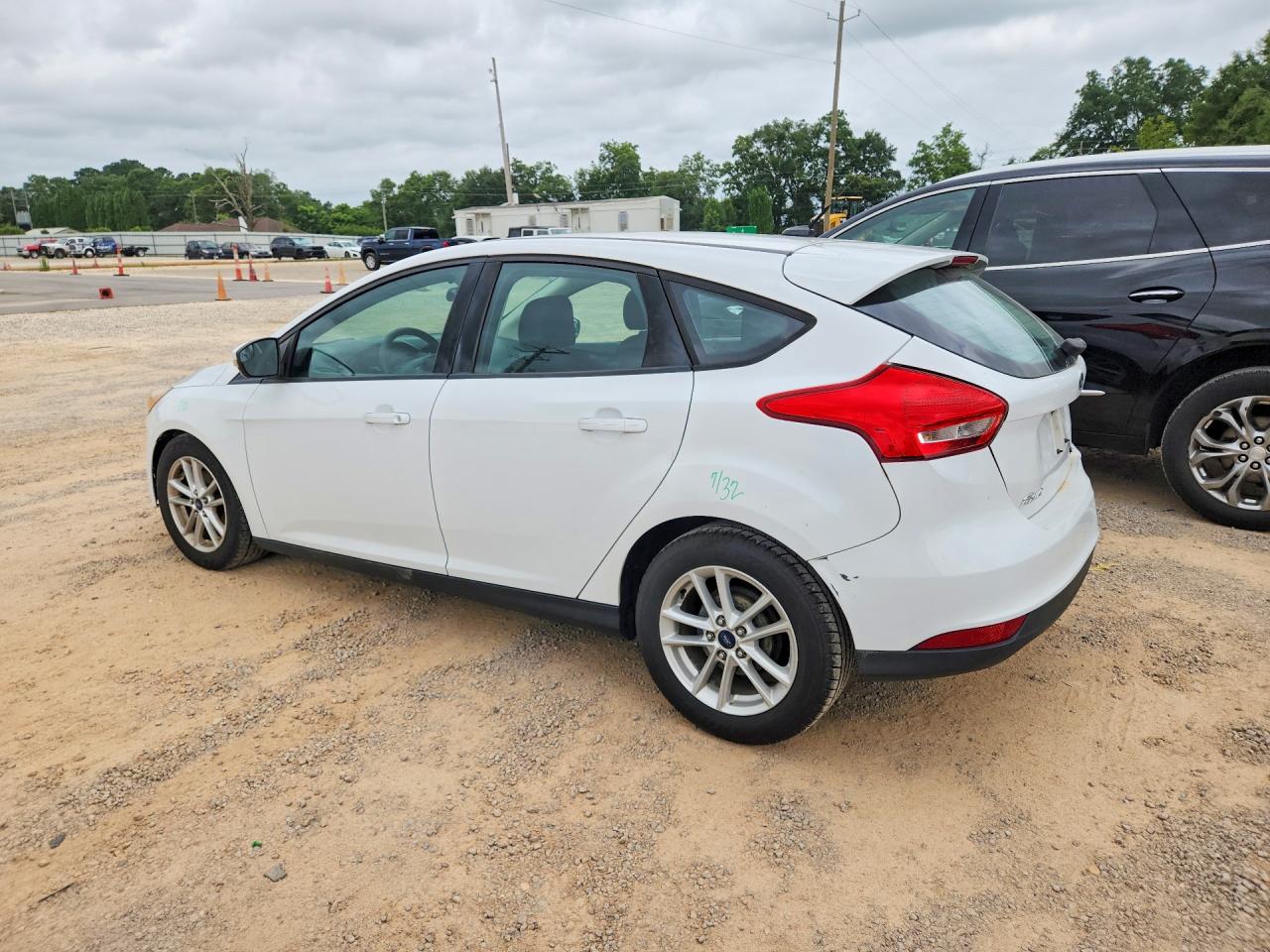 2015 Ford Focus Se White vin: 1FADP3K25FL375943
