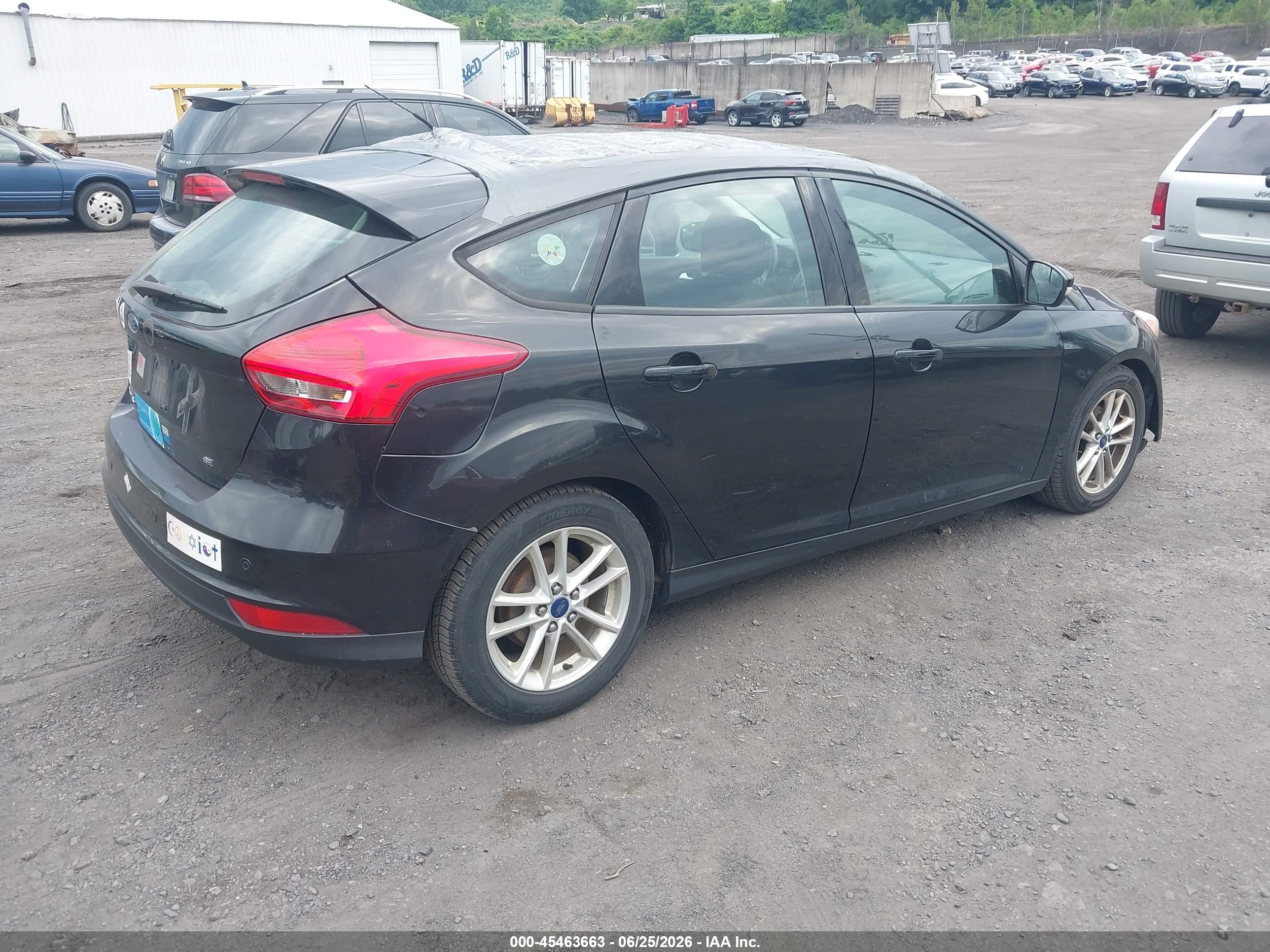 2015 Ford Focus Se Черный vin: 1FADP3K25FL383122