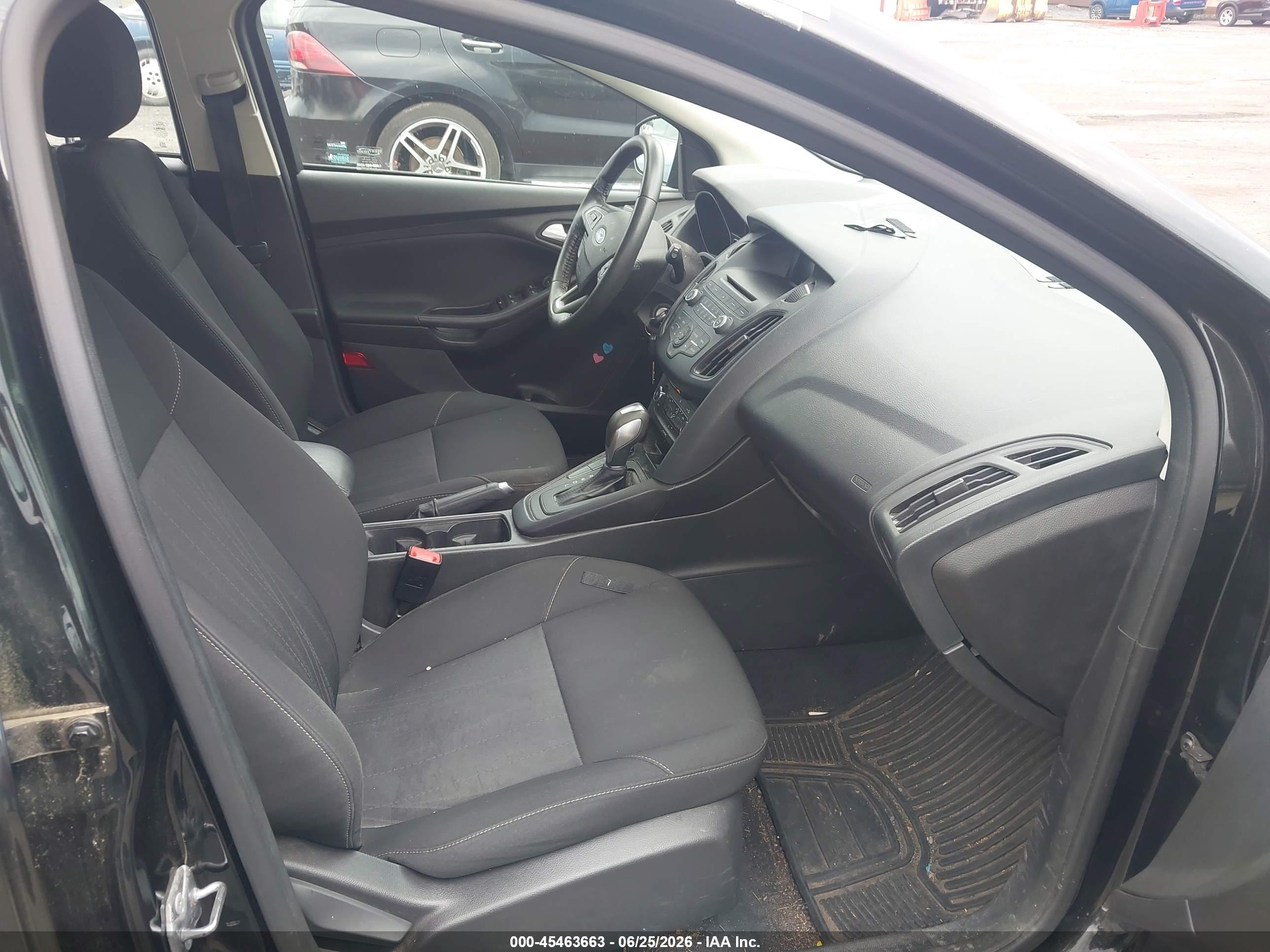 2015 Ford Focus Se Черный vin: 1FADP3K25FL383122