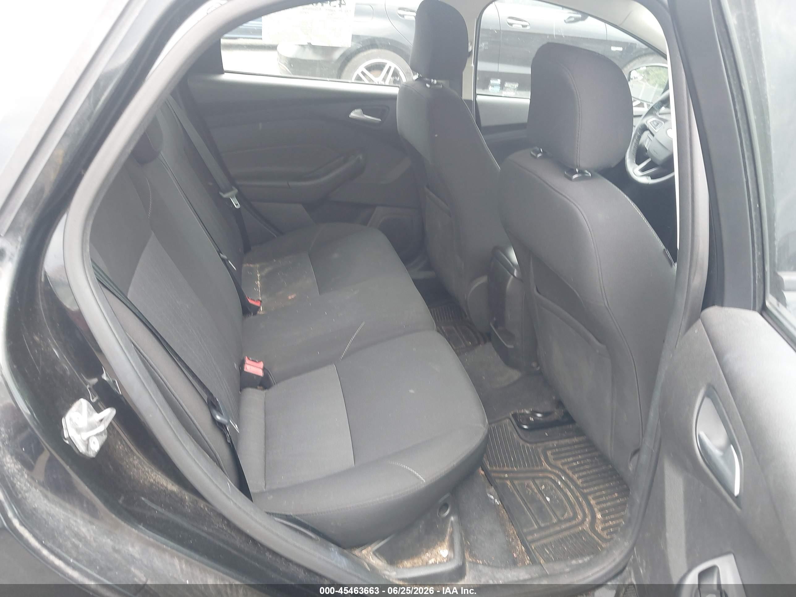 2015 Ford Focus Se Черный vin: 1FADP3K25FL383122