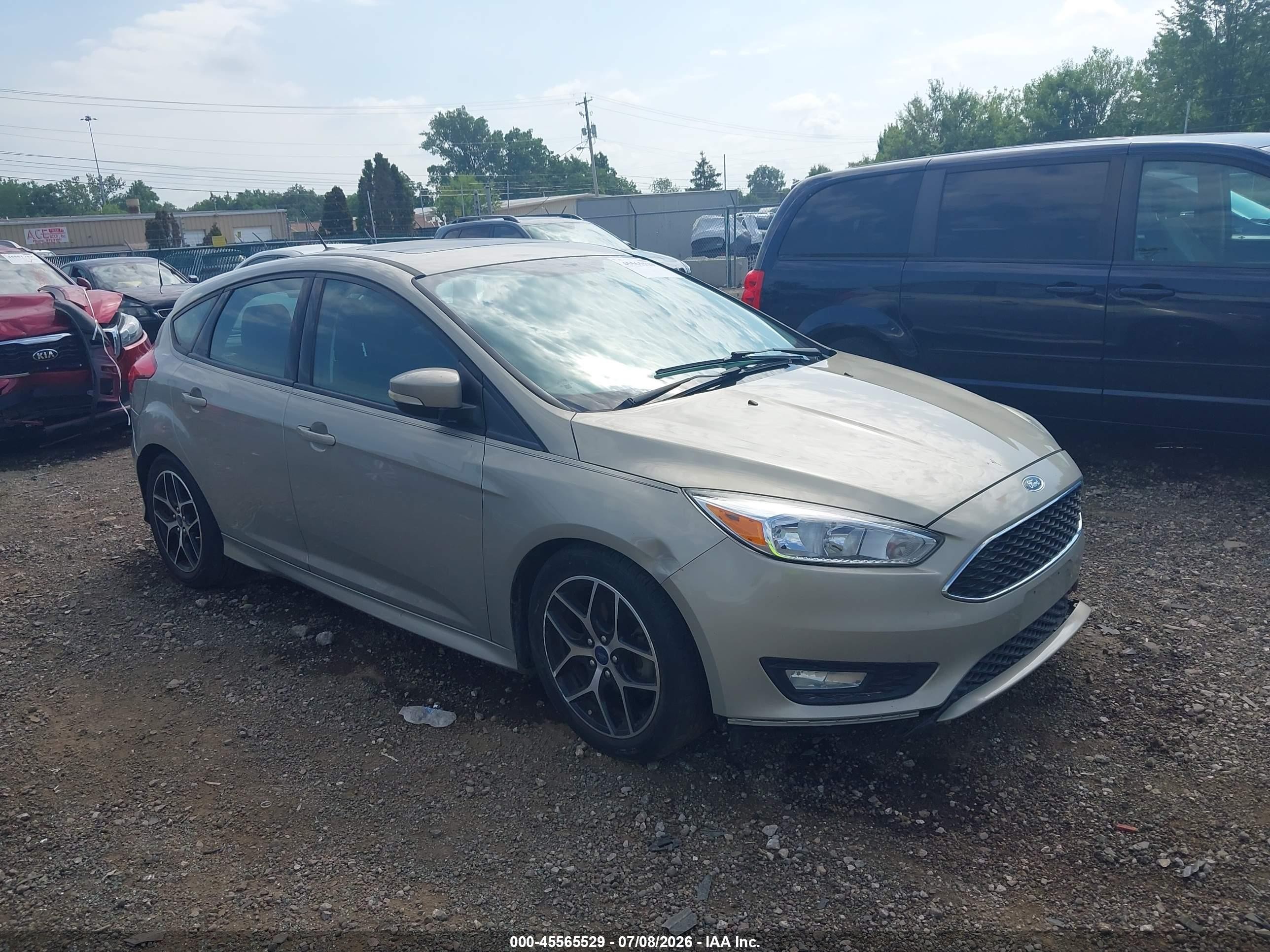 2015 Ford Focus Se Gold vin: 1FADP3K25FL386814