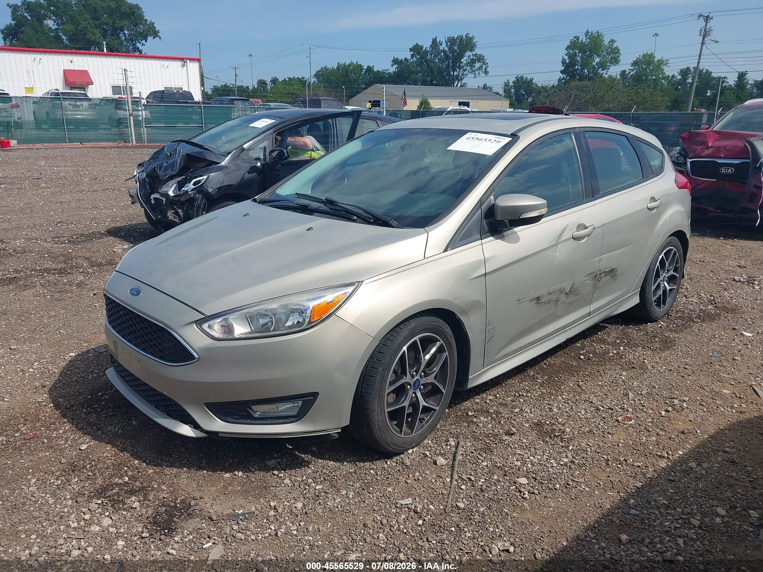 2015 Ford Focus Se Gold vin: 1FADP3K25FL386814