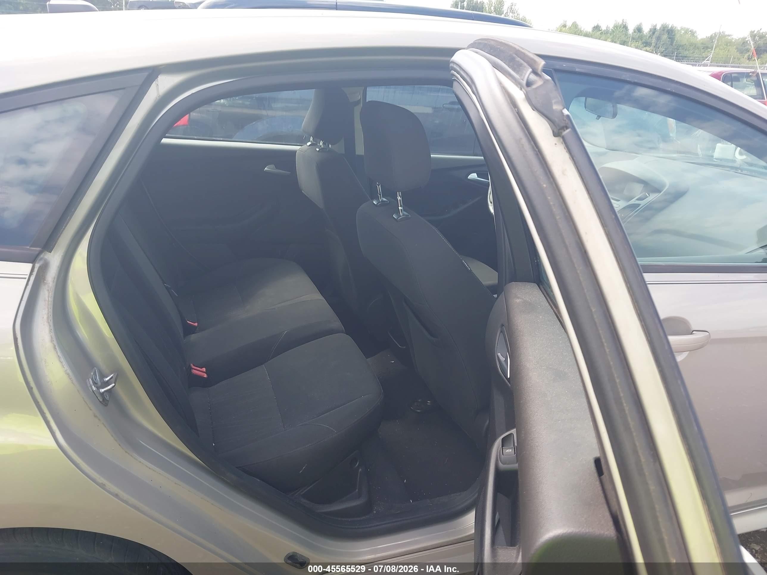 2015 Ford Focus Se Gold vin: 1FADP3K25FL386814
