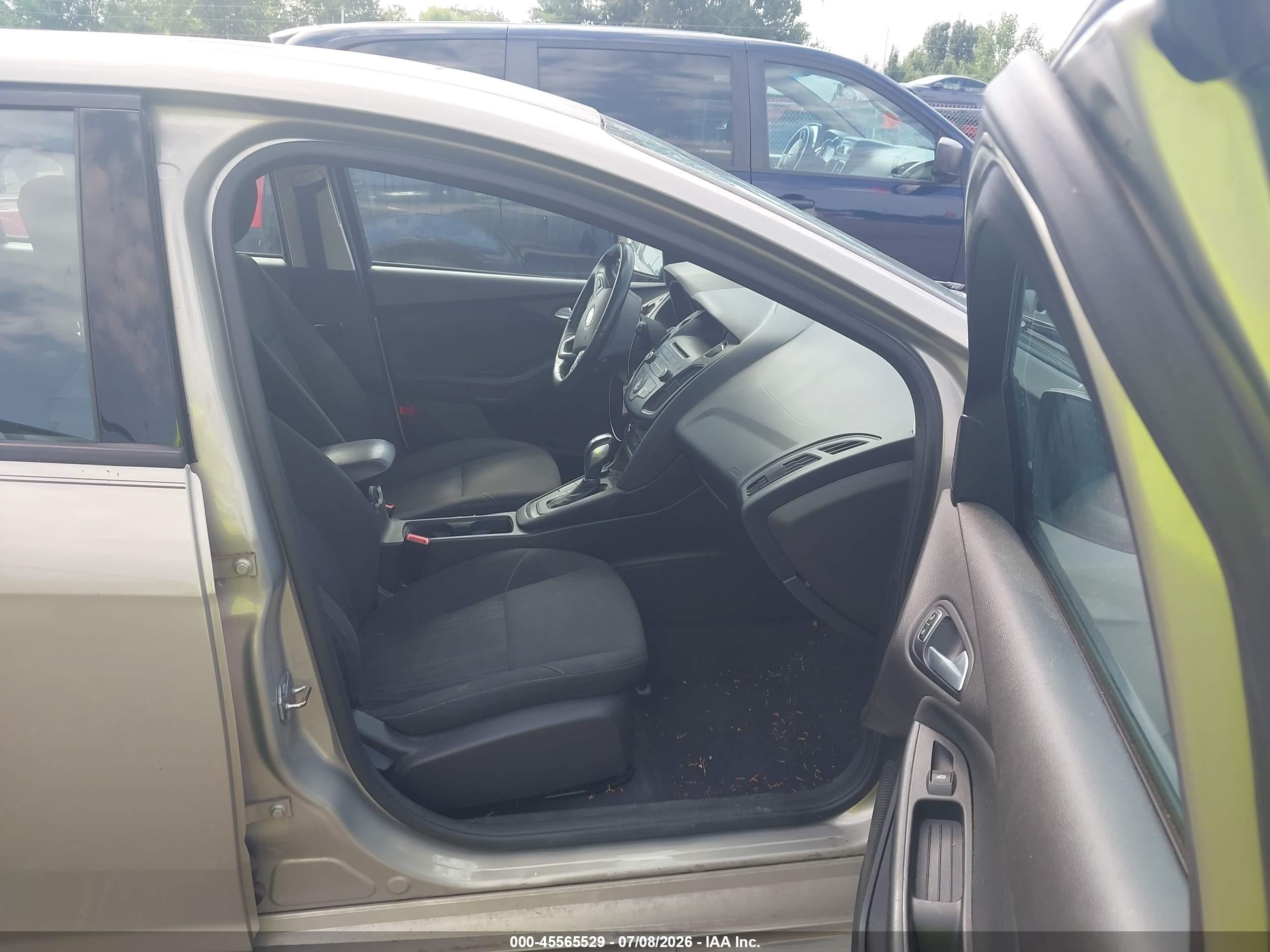 2015 Ford Focus Se Gold vin: 1FADP3K25FL386814