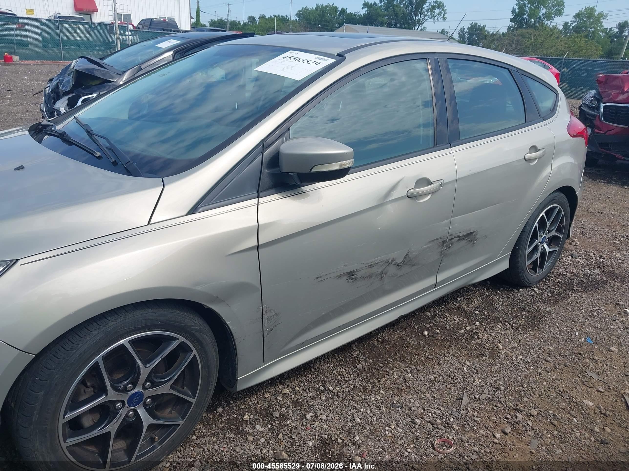 2015 Ford Focus Se Gold vin: 1FADP3K25FL386814