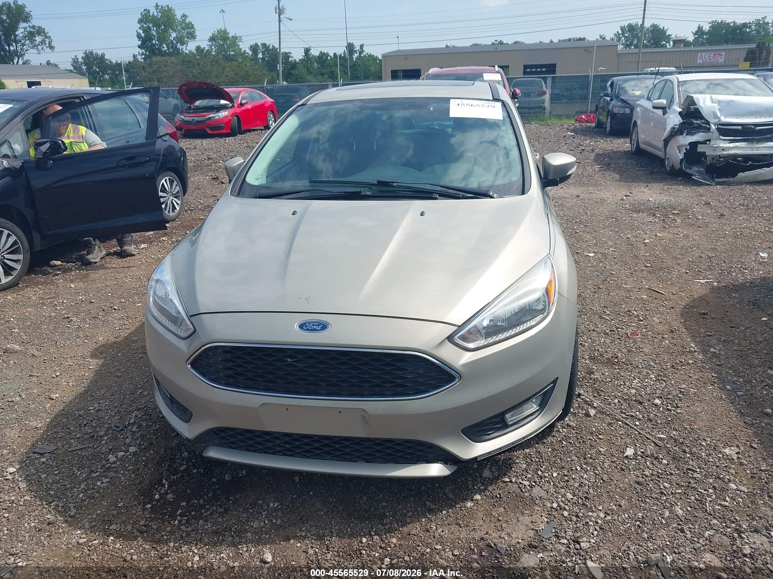2015 Ford Focus Se Gold vin: 1FADP3K25FL386814
