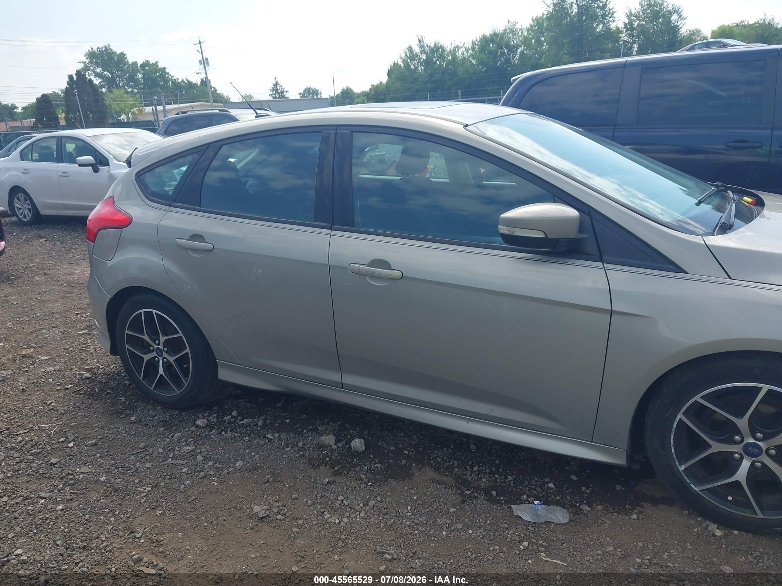 2015 Ford Focus Se Gold vin: 1FADP3K25FL386814