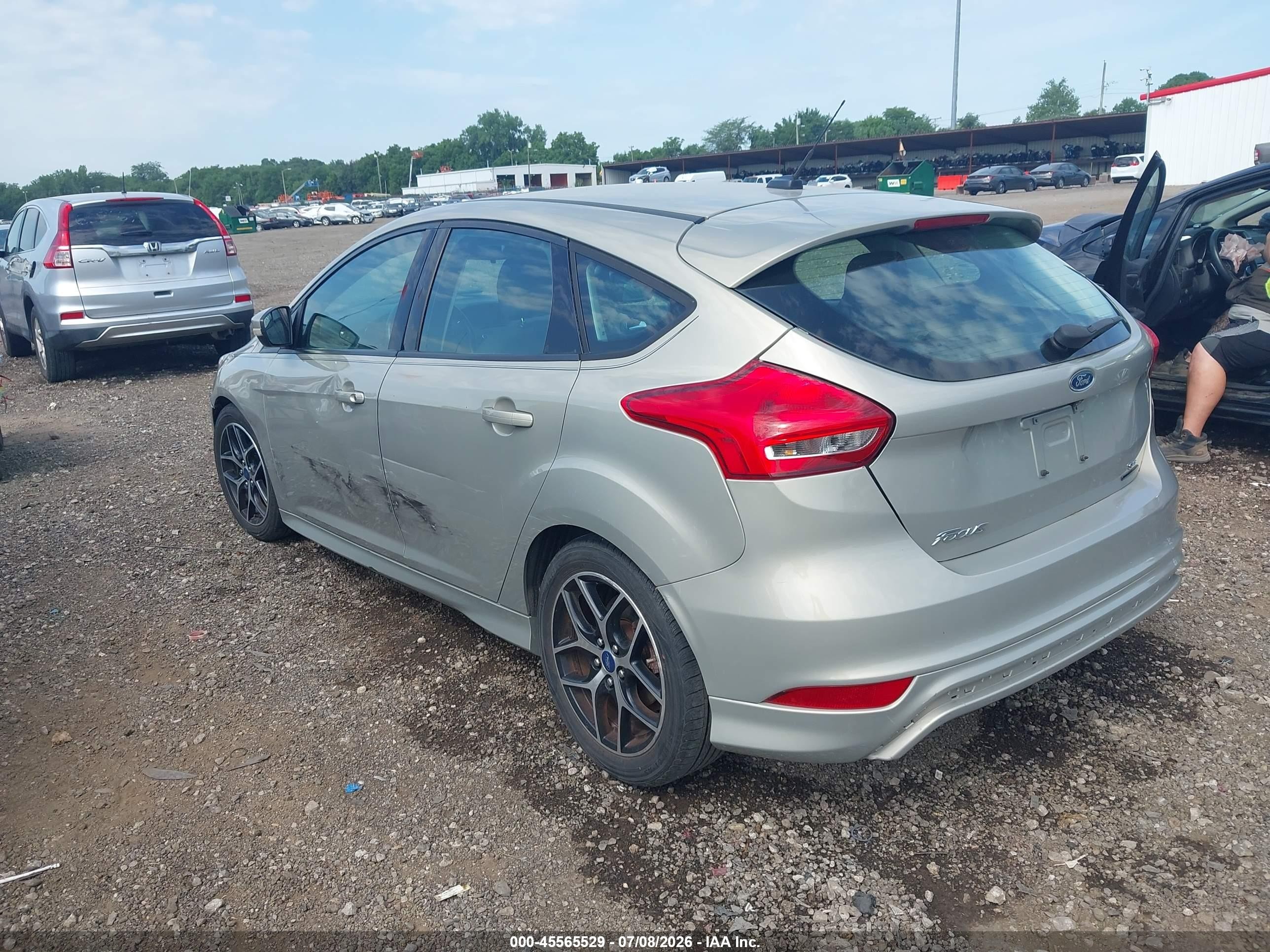 2015 Ford Focus Se Gold vin: 1FADP3K25FL386814